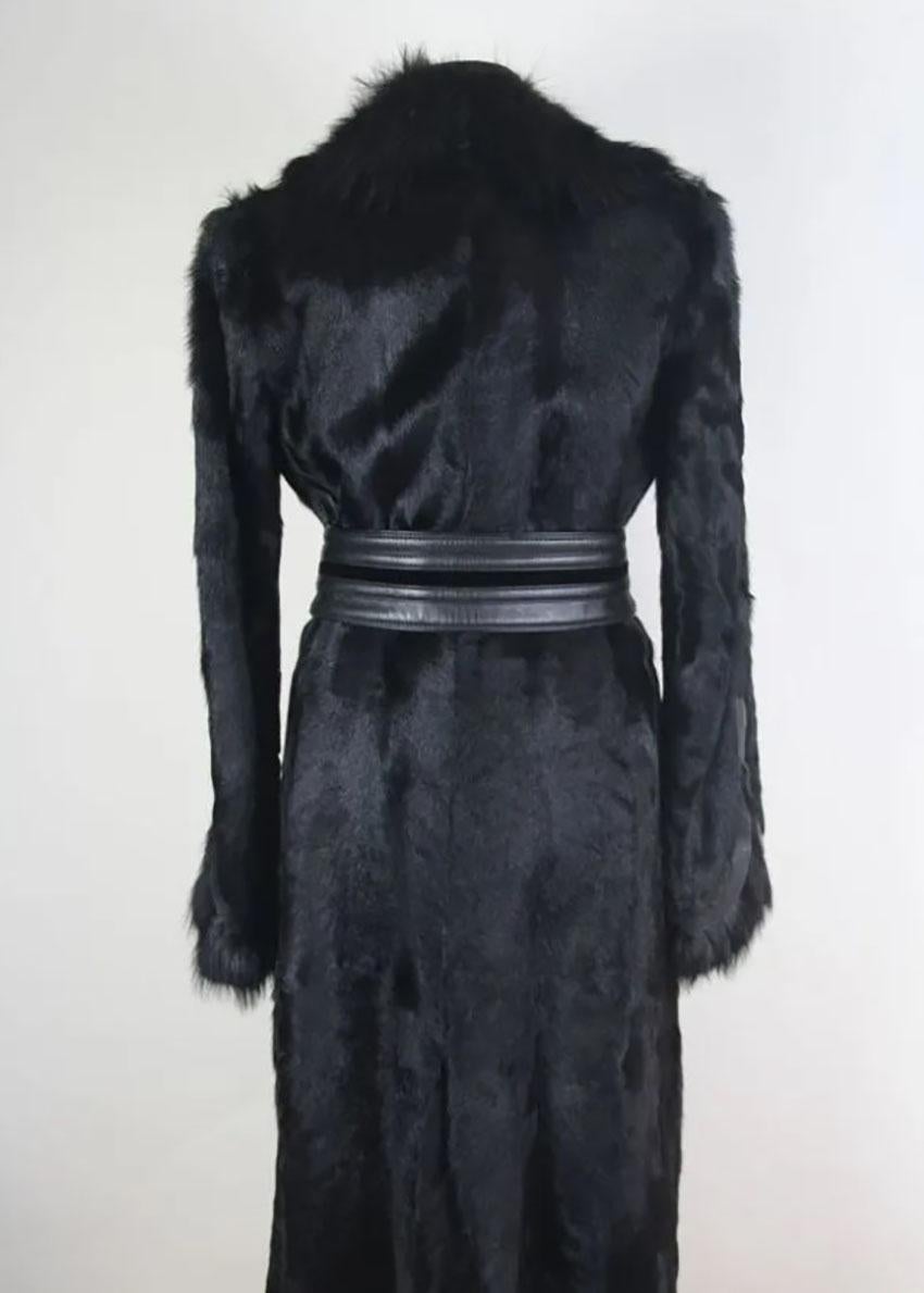 GUCCI TOM FORD 

Black long vintage fur coat 
Belted 


Size IT 38 - US 2/4

Content: 100% leather, 100% fur
Lining: 100% silk

Pre-owned, excellent condition!
100% authentic guarantee 
       PLEASE VISIT OUR STORE FOR MORE GREAT ITEMS 


av

