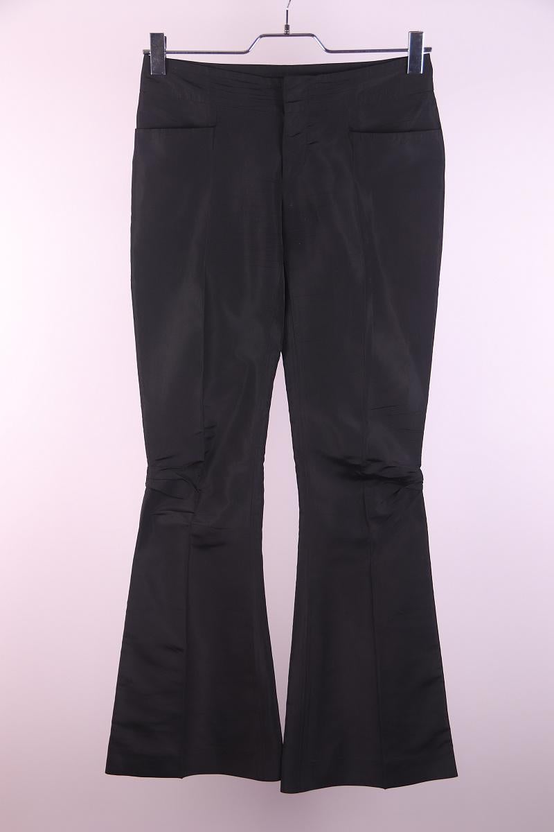 Pantaloni Gucci Tom Ford 2004 in seta

taglia 40

condizioni eccellenti

seta inclusa