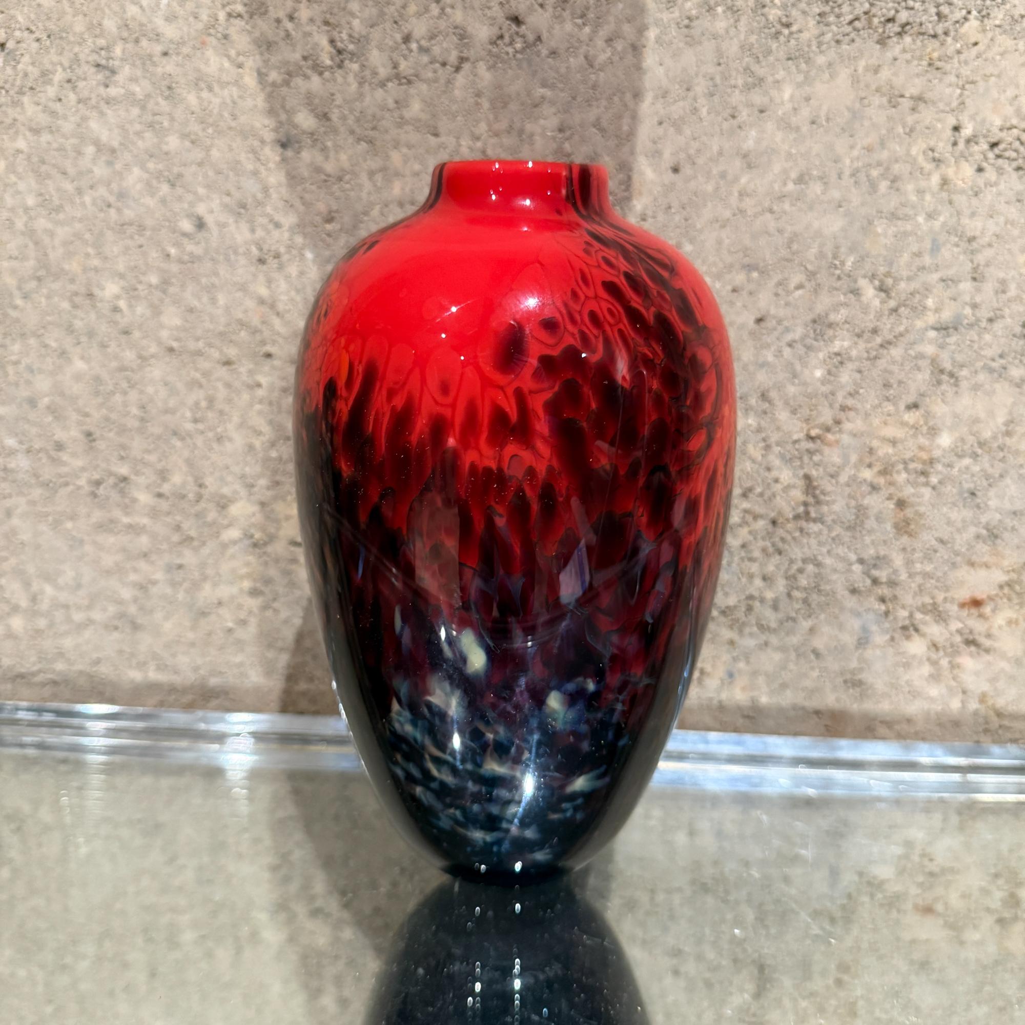 Vase d'art en verre d'Hawaï Big Island rouge et noir Hugh Jenkins + S. Ross, 2004 en vente 6