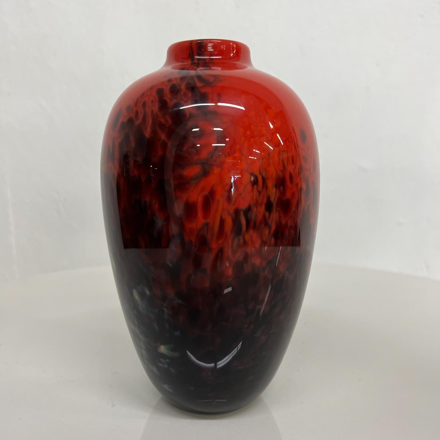 Moderne Vase d'art en verre d'Hawaï Big Island rouge et noir Hugh Jenkins + S. Ross, 2004 en vente
