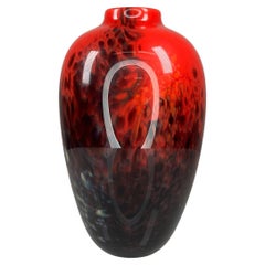 Vase d'art en verre d'Hawaï Big Island rouge et noir Hugh Jenkins + S. Ross, 2004