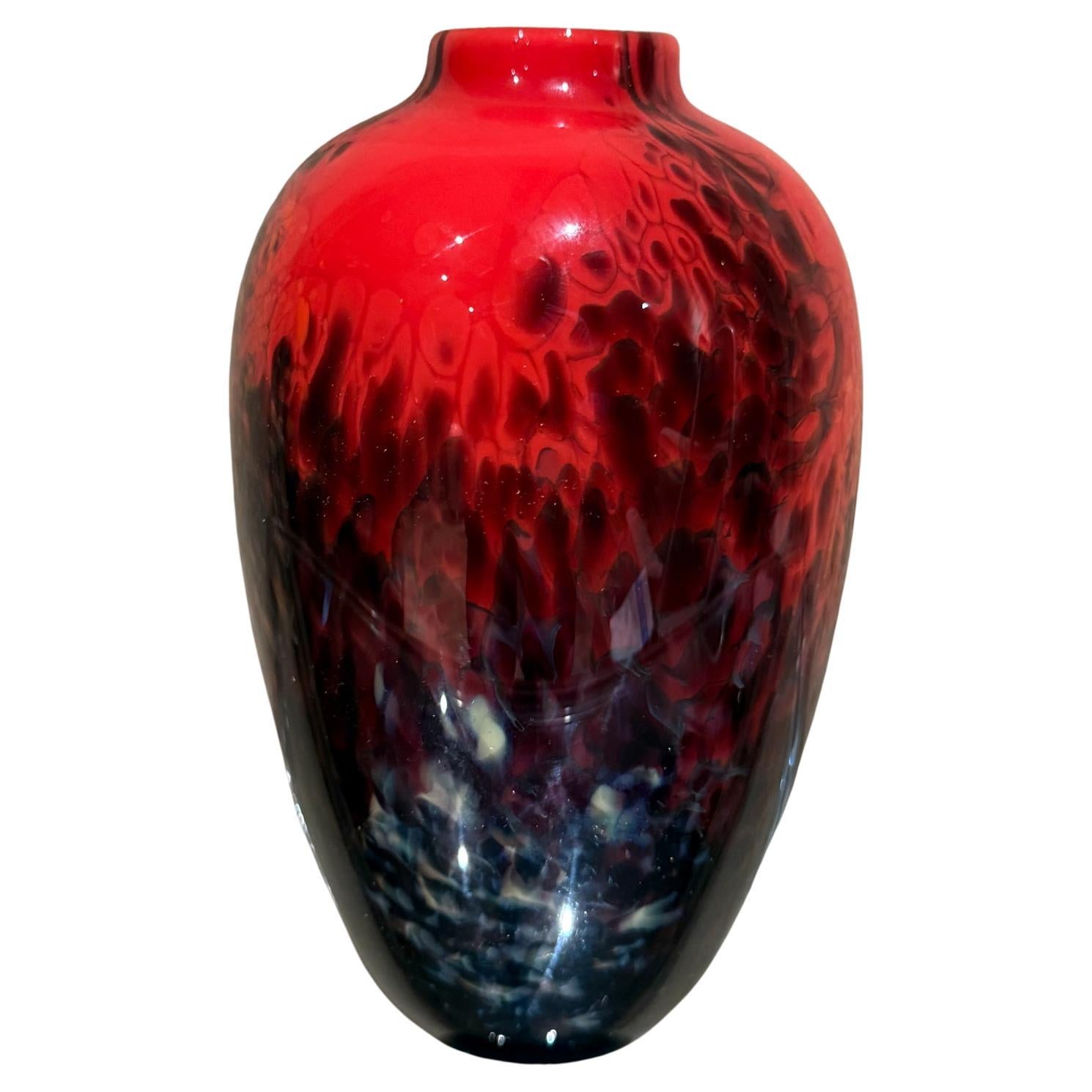 Vase d'art en verre d'Hawaï Big Island rouge et noir Hugh Jenkins + S. Ross, 2004 en vente