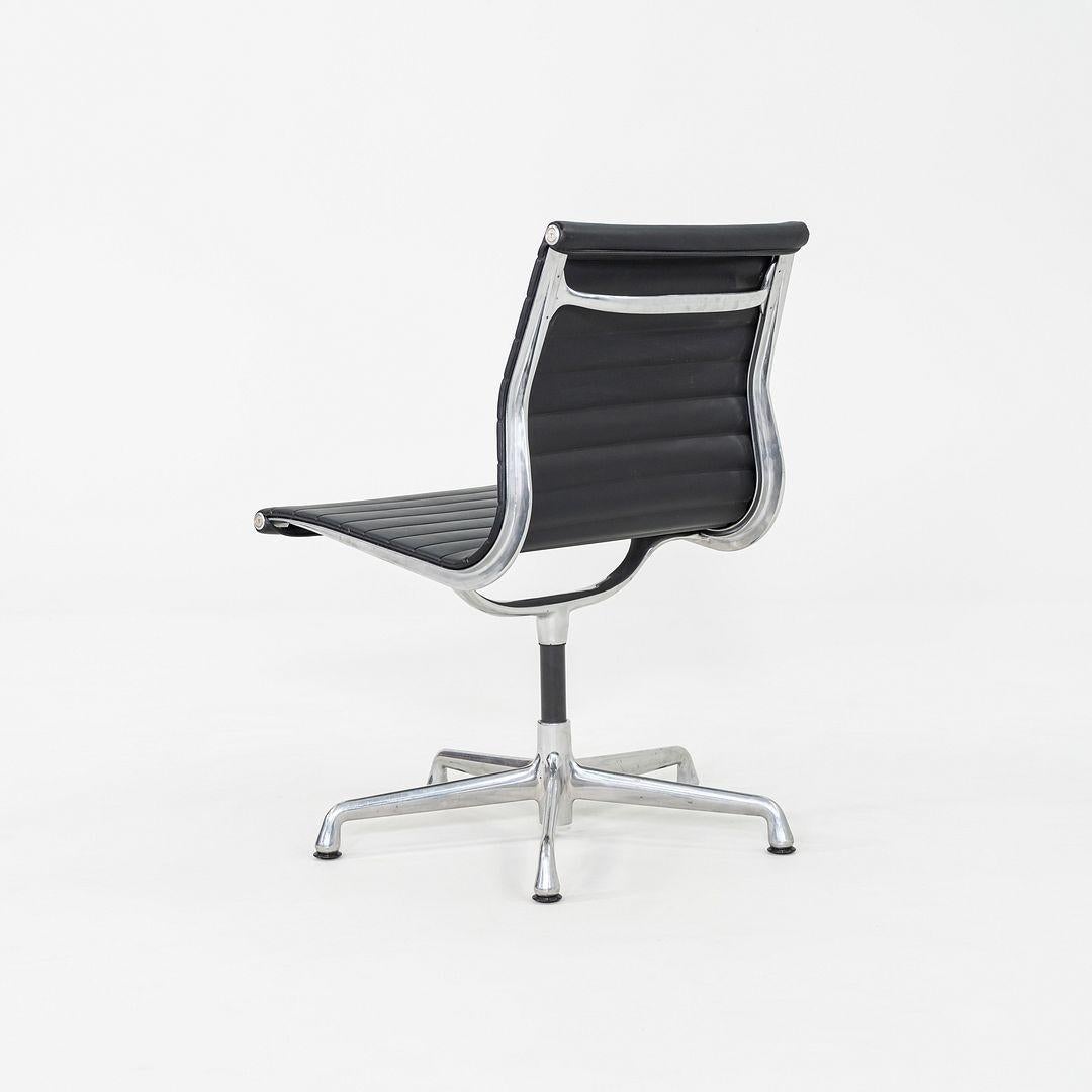 2004 Chaises d'appoint / de bureau en aluminium Aerman Miller avec piétements en bois de cerf en vente 5