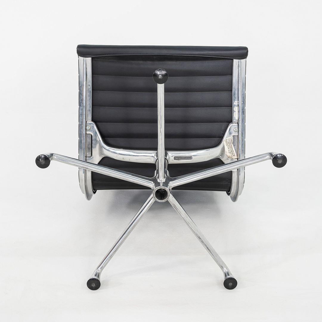 2004 Chaises d'appoint / de bureau en aluminium Aerman Miller avec piétements en bois de cerf Bon état - En vente à Philadelphia, PA