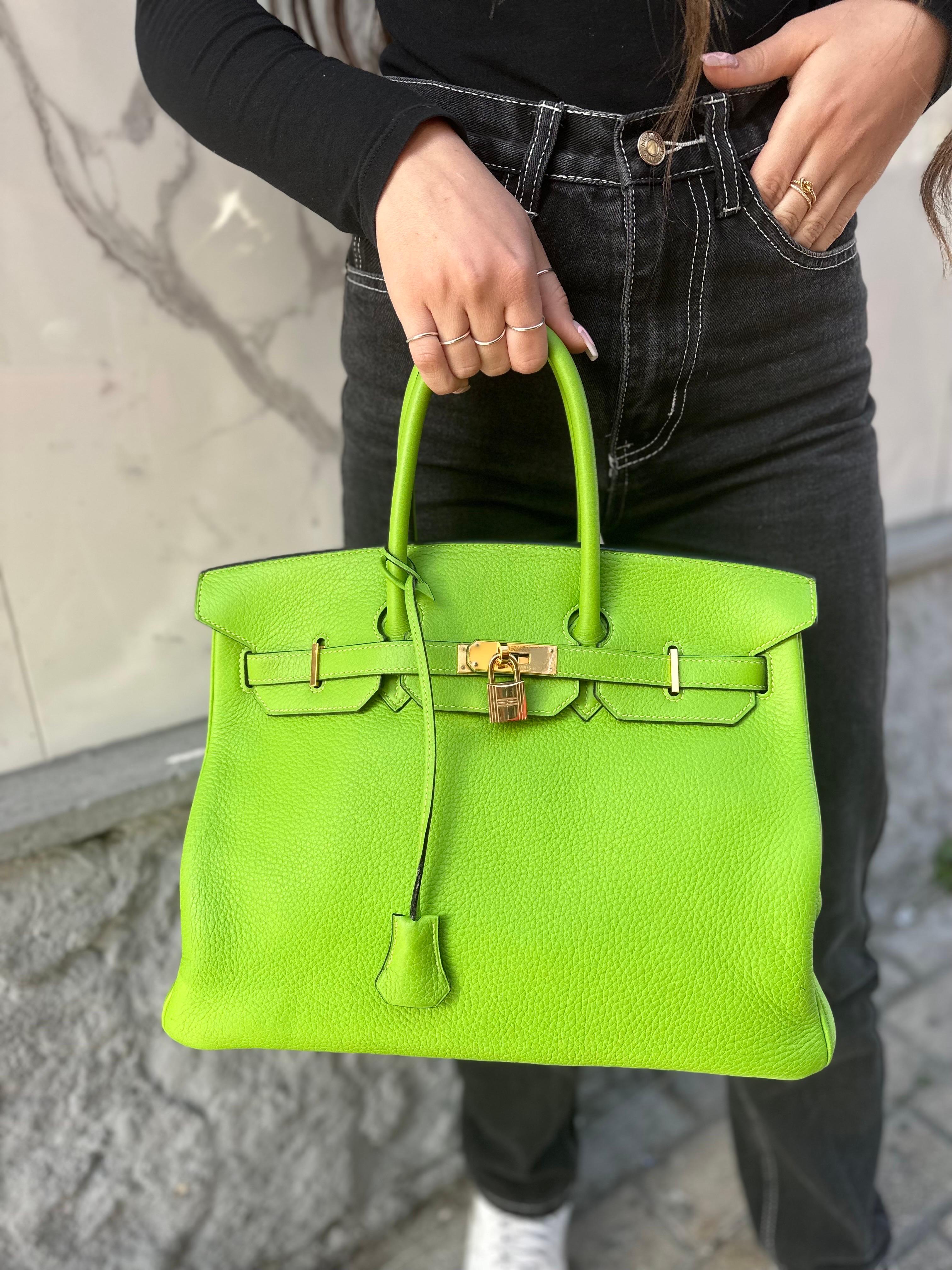 

Bag by Hermès, Birkin model, size 35, made in Clemence leather, very soft to the touch with large grain, in Green Apple colour. Equipped with a flap with interlocking closure with horizontal band, padlock and keys. Internally lined in leather of