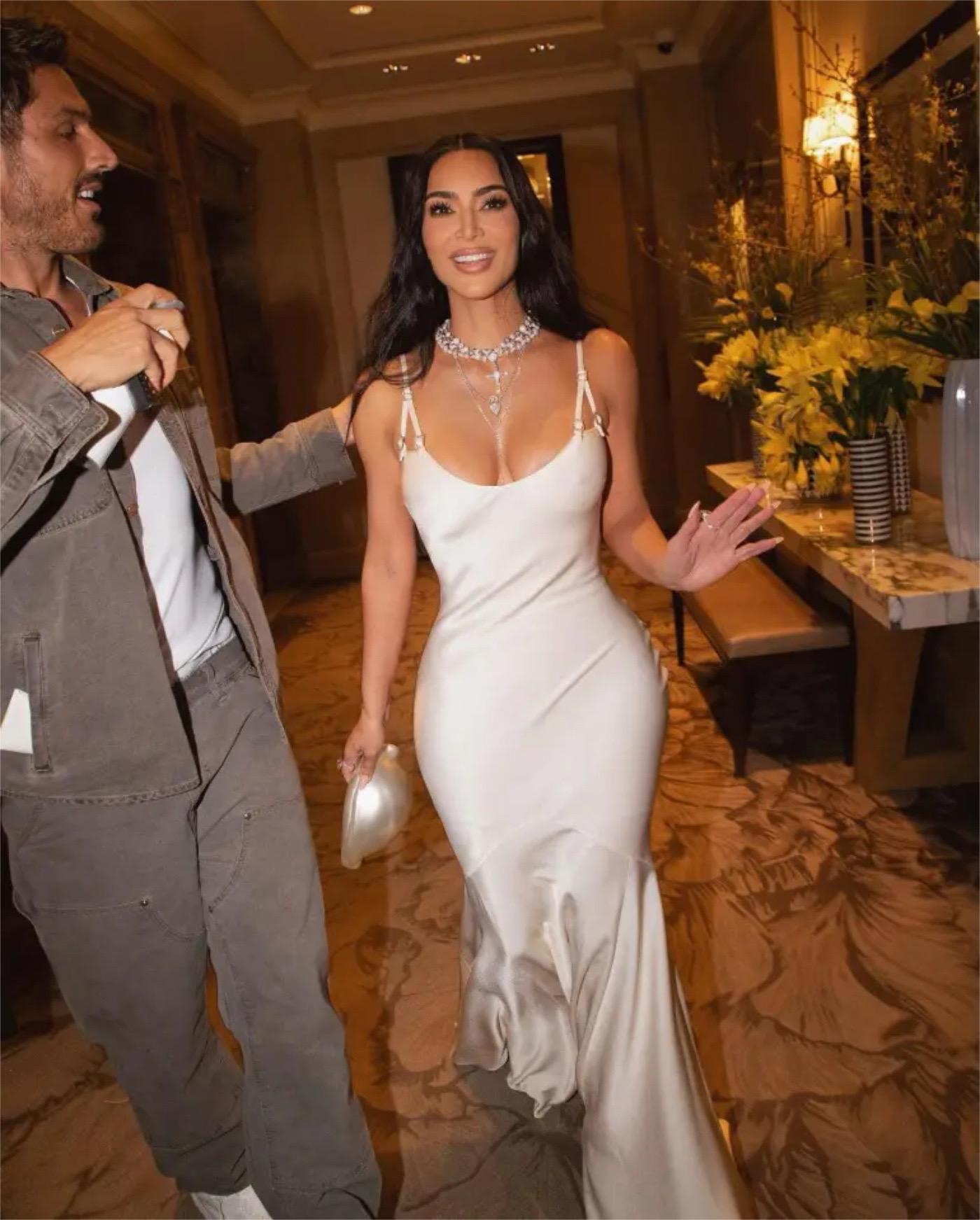 2004 John Galliano Ivory Satin Crystal Accented Bias-Cut Trained Bridal Gown For Sale 10