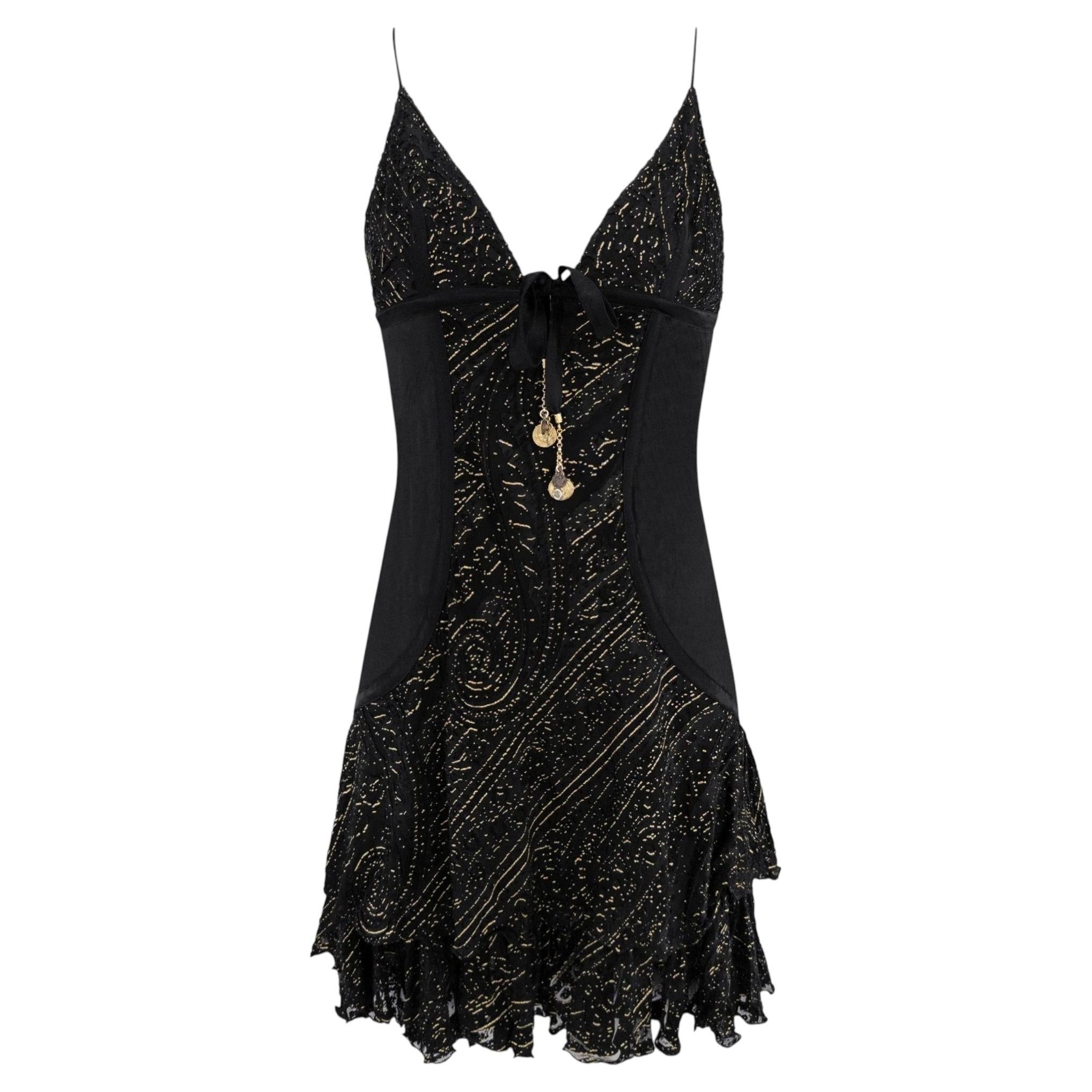 Vestido lencero mini de seda negra con volantes y adornos dorados en tejido devoré de Roberto Cavalli, 2004