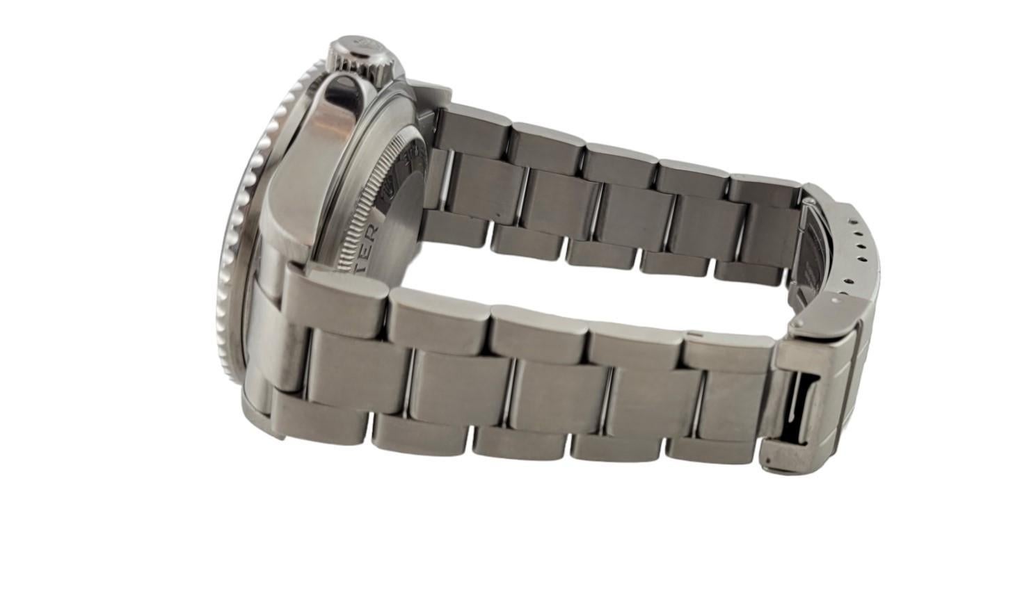 2004 Montre Rolex Sea-Dweller pour hommes

Modèle : 16600
Série : F621883

Boîtier et bracelet en acier inoxydable

Le bracelet est bien serré, sans rayures ni bosses, et s'adapte à un poignet d'une taille allant jusqu'à 7 1/2