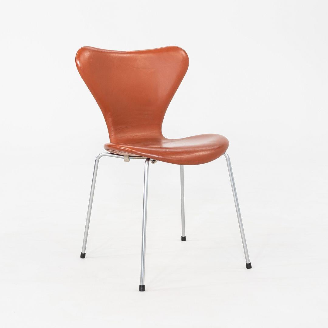 2004 Set of Four Arne Jacobsen for Fritz Hansen Series 7 Dining Chairs Leather For Sale 4