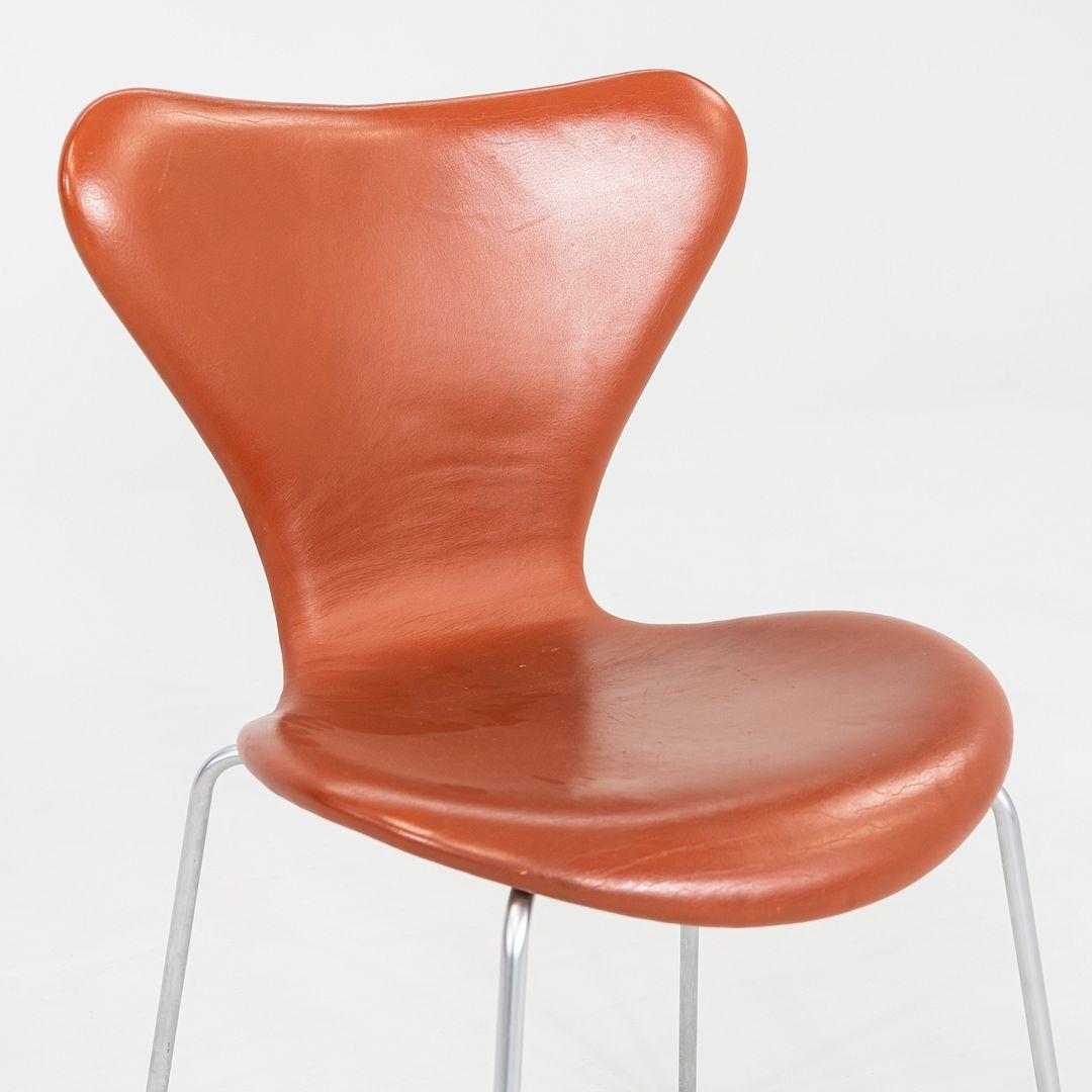 2004 Set of Four Arne Jacobsen for Fritz Hansen Series 7 Dining Chairs Leather For Sale 5