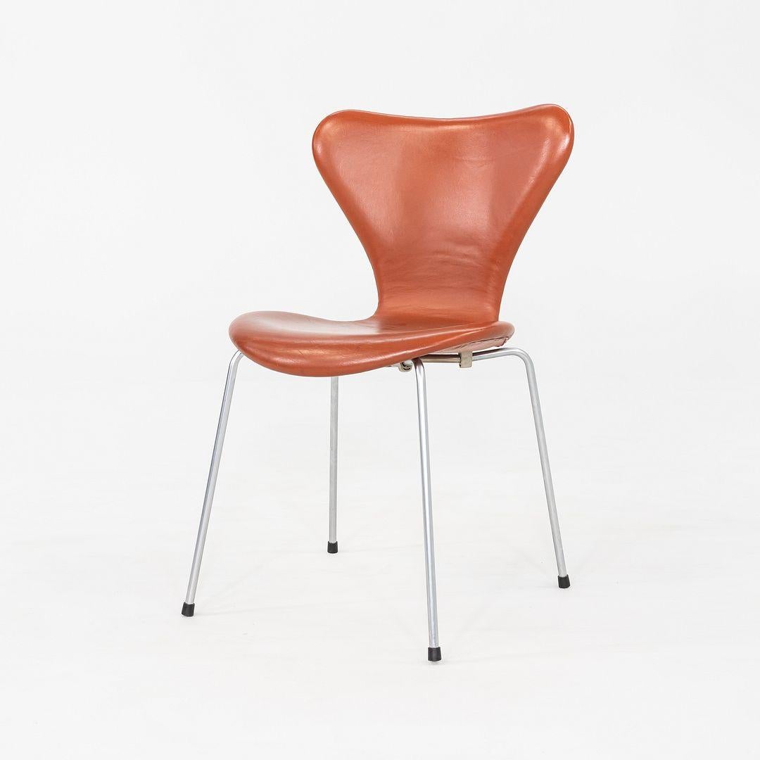 Modern 2004 Set of Four Arne Jacobsen for Fritz Hansen Series 7 Dining Chairs Leather For Sale