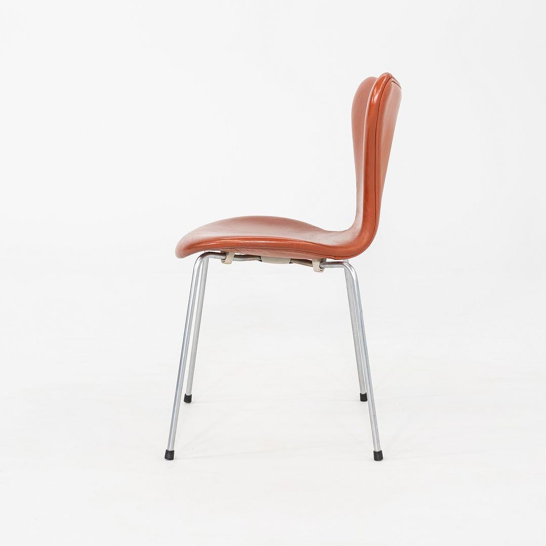 Danish 2004 Set of Four Arne Jacobsen for Fritz Hansen Series 7 Dining Chairs Leather For Sale