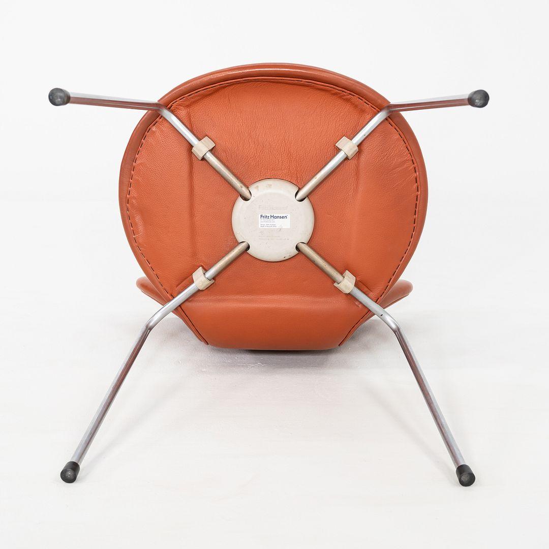 Contemporary 2004 Set of Four Arne Jacobsen for Fritz Hansen Series 7 Dining Chairs Leather For Sale
