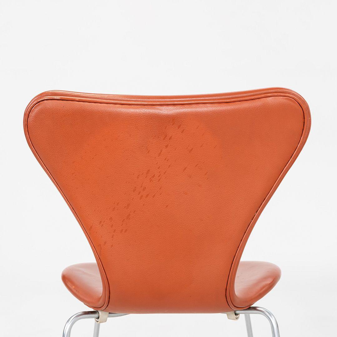 2004 Set of Four Arne Jacobsen for Fritz Hansen Series 7 Dining Chairs Leather For Sale 1
