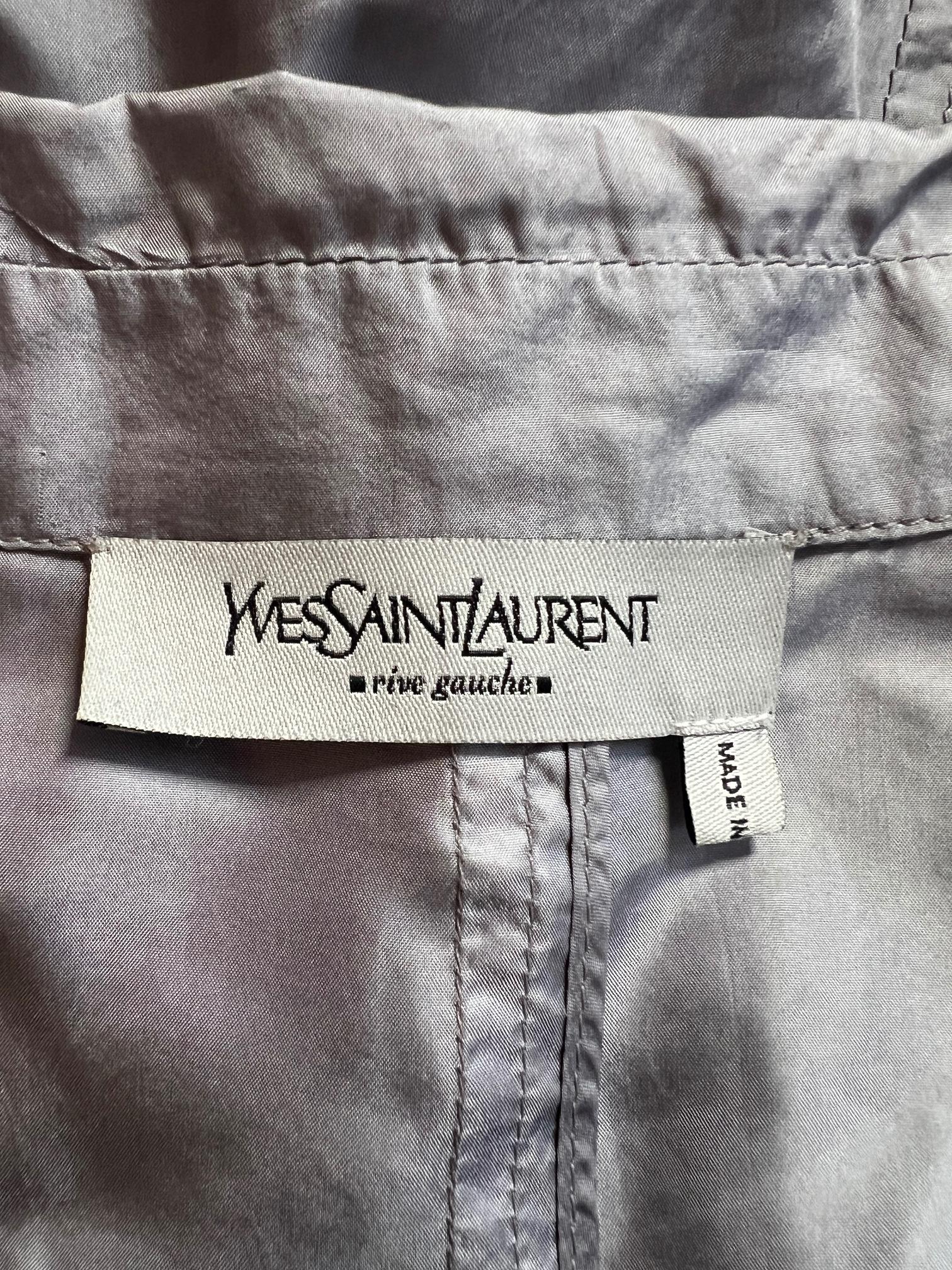 Donna 2004 Tom Ford per Saint Laurent Giacca grigio-lilla documentata in passerella in vendita