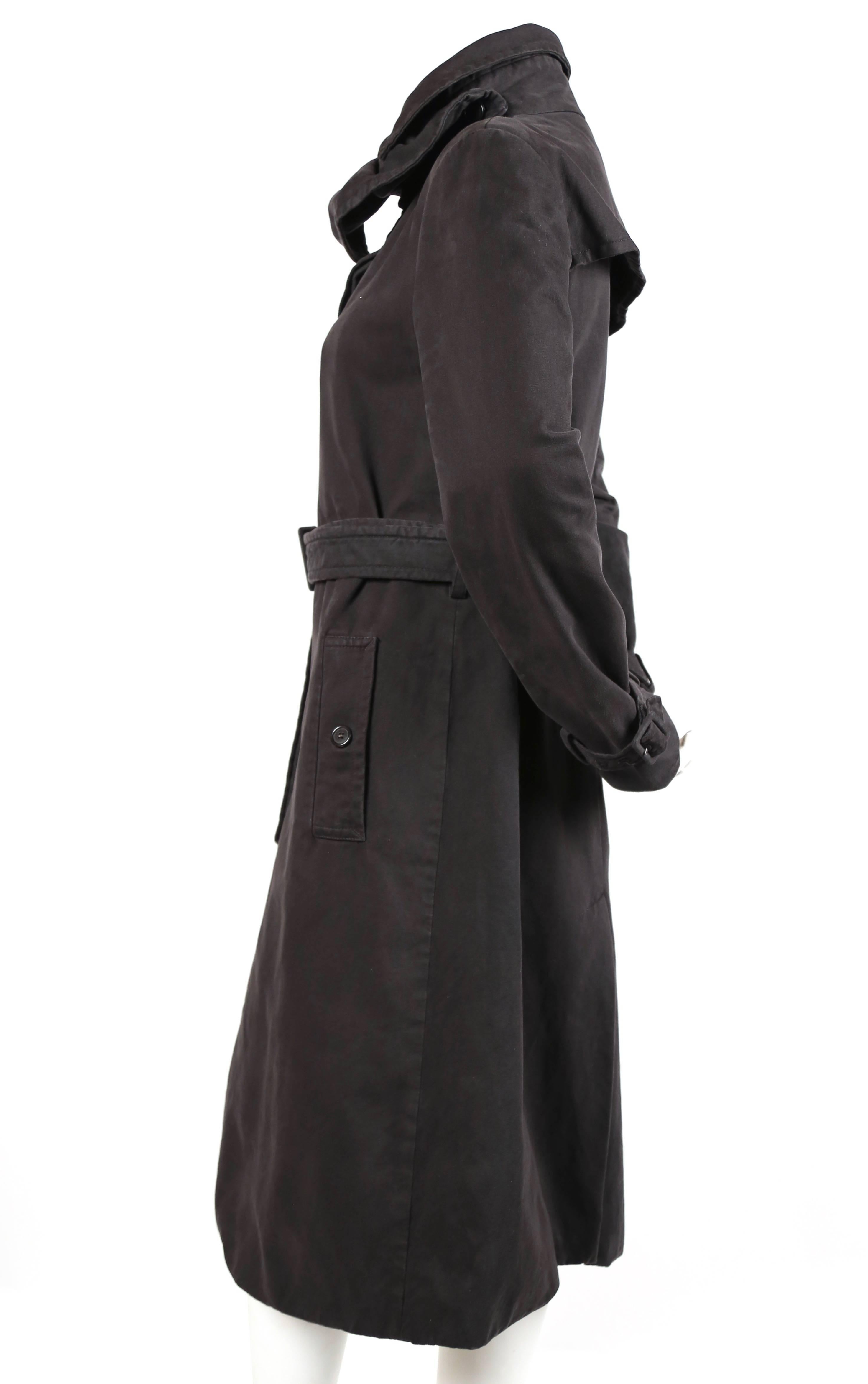 2004 VIKTOR & ROLF Mantel aus gebürsteter Baumwolle RUNWAY mit Schleifenkragen  Damen im Angebot