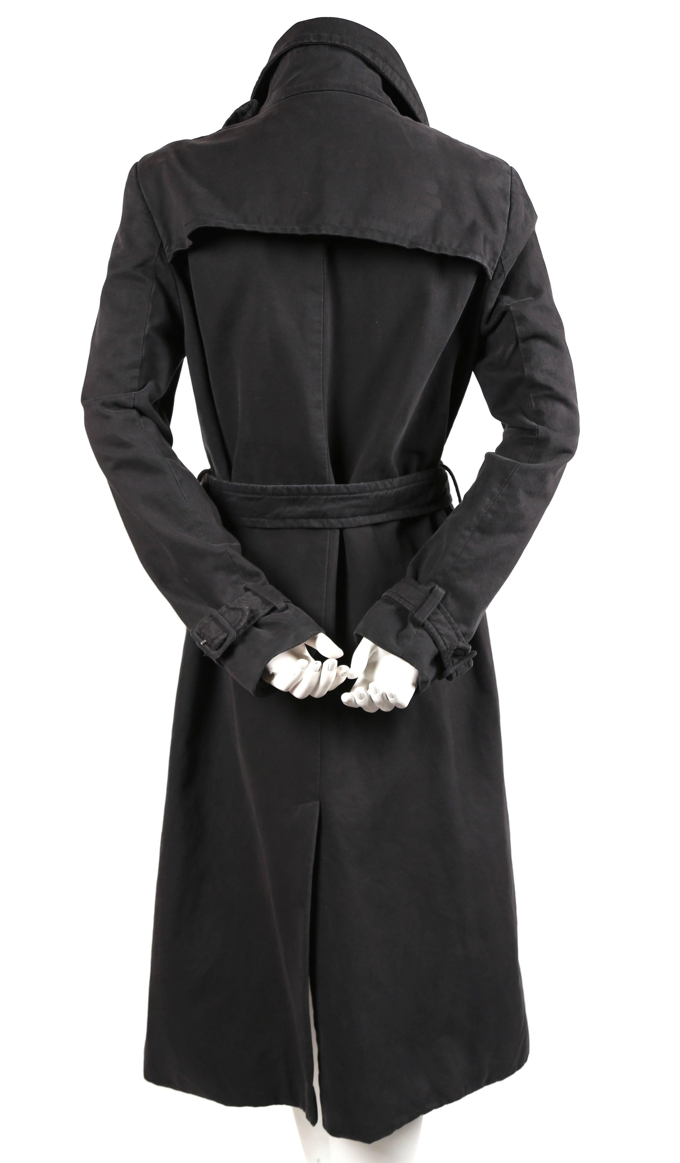 2004 VIKTOR & ROLF Mantel aus gebürsteter Baumwolle RUNWAY mit Schleifenkragen  im Angebot 1