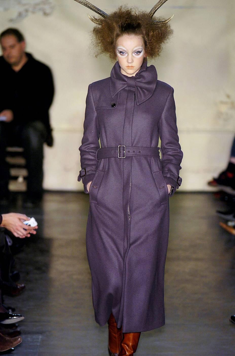 2004 VIKTOR & ROLF brushed cotton RUNWAY coat with bow collar For Sale 3