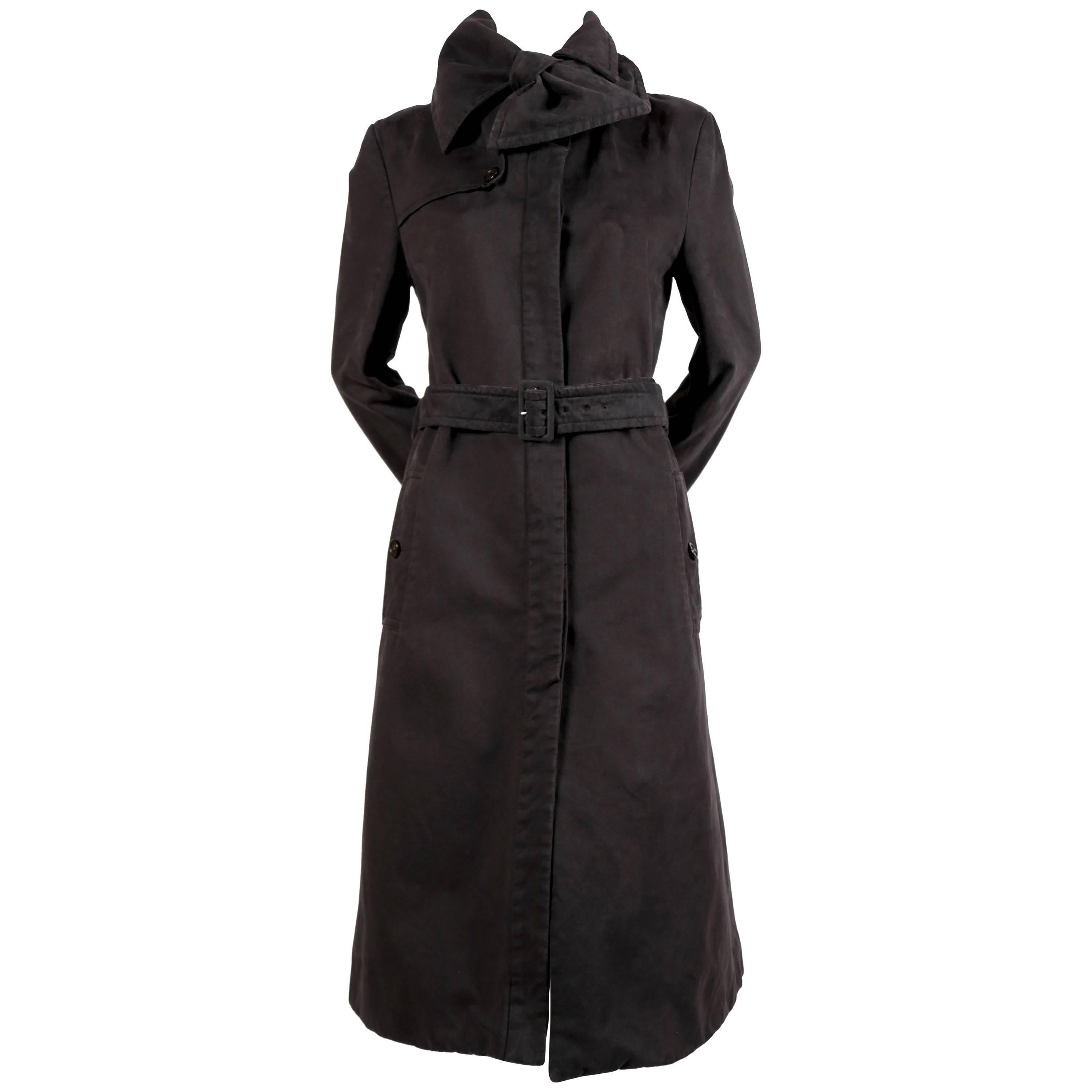 2004 VIKTOR & ROLF brushed cotton RUNWAY coat with bow collar  For Sale