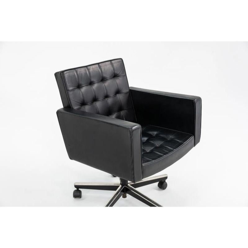Modern 2004 Vincent Cafiero for Knoll Black Leather Executive Desk Chair, Model 180SPS. For Sale