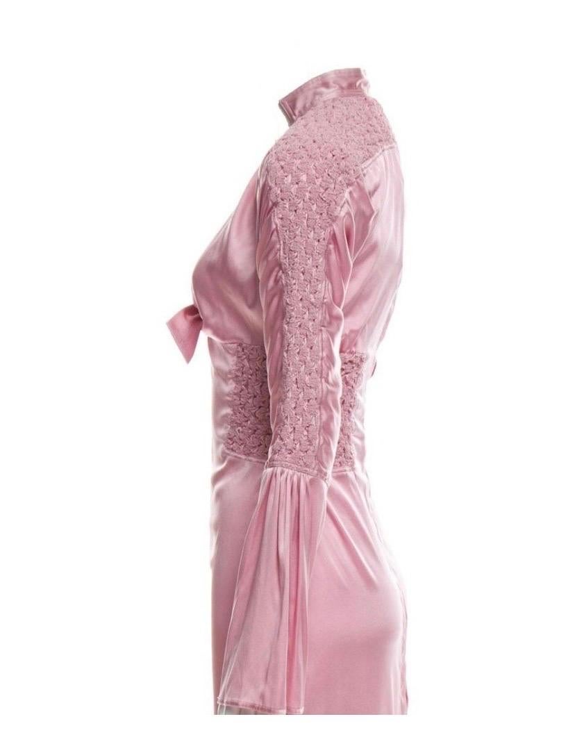 2004 Vintage Tom Ford für Gucci Rystal verschönertes rosa Seidenkleid NEU! Größe 40 im Zustand „Neu“ im Angebot in Montgomery, TX