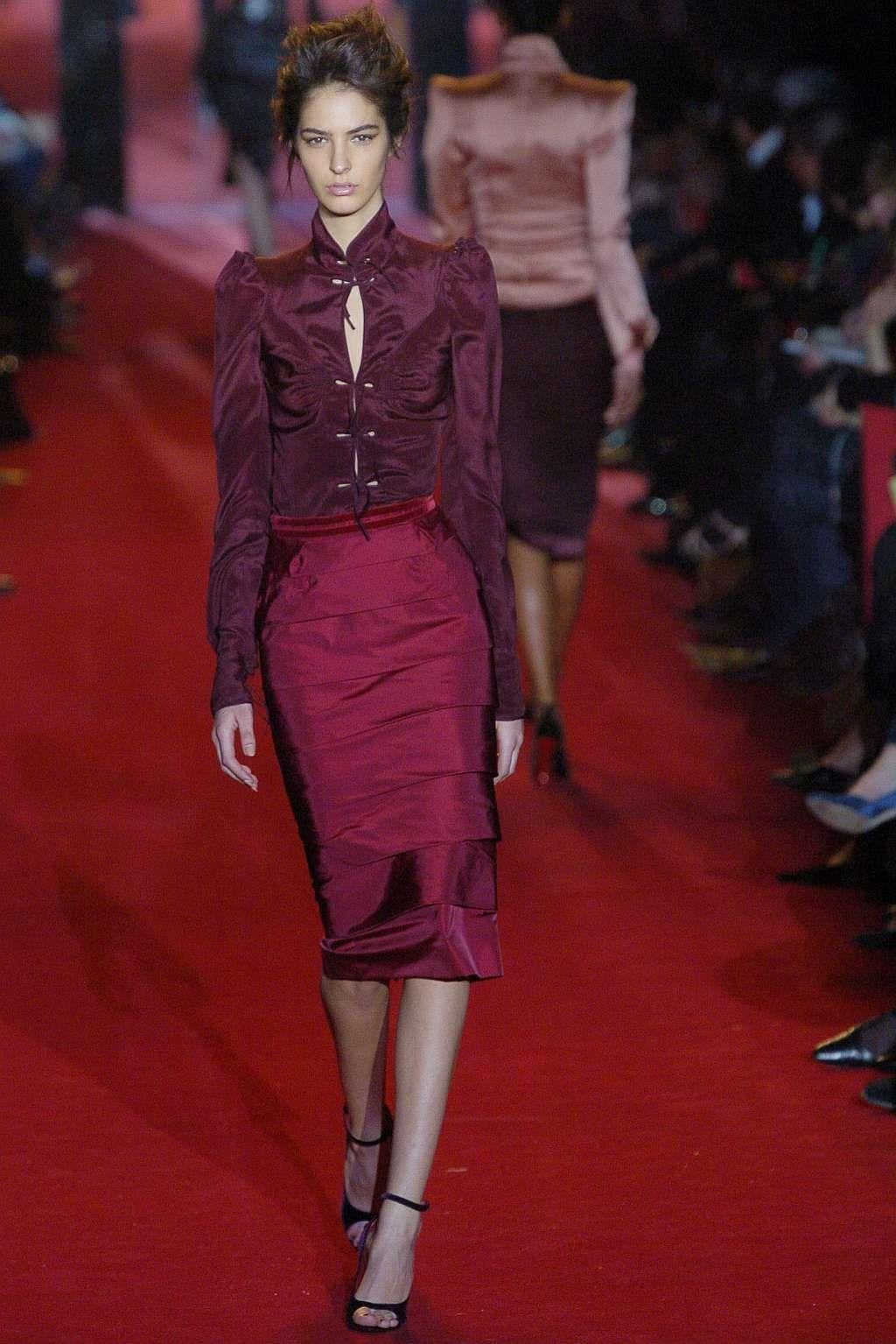 2004 Vintage Tom Ford for Yves Saint Laurent Burgundy Silk Chinoiserie Suit NWT en vente 3