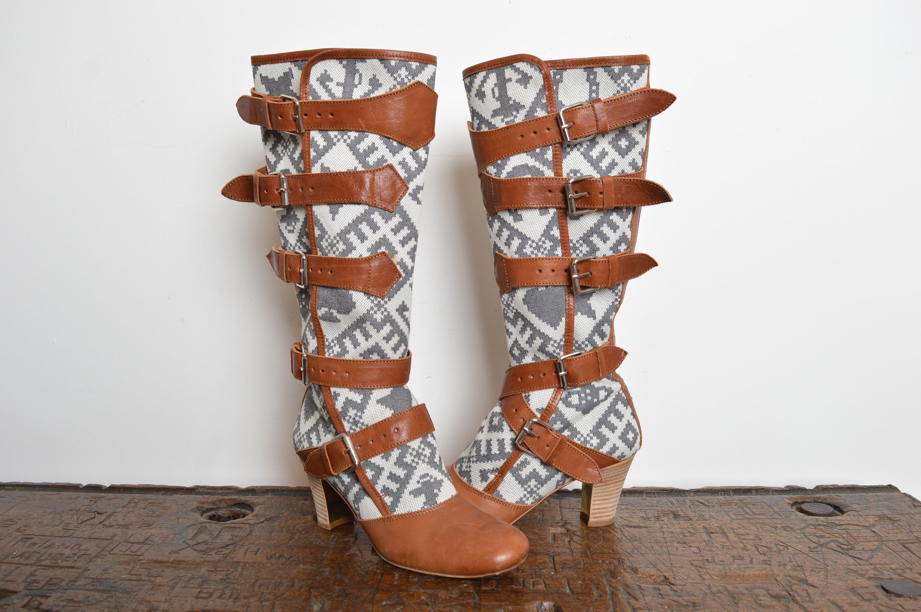 2004 Vivienne Westwood Botas de piel con tacón pirata y tapicería EU 40 / UK 6.5 en venta 9