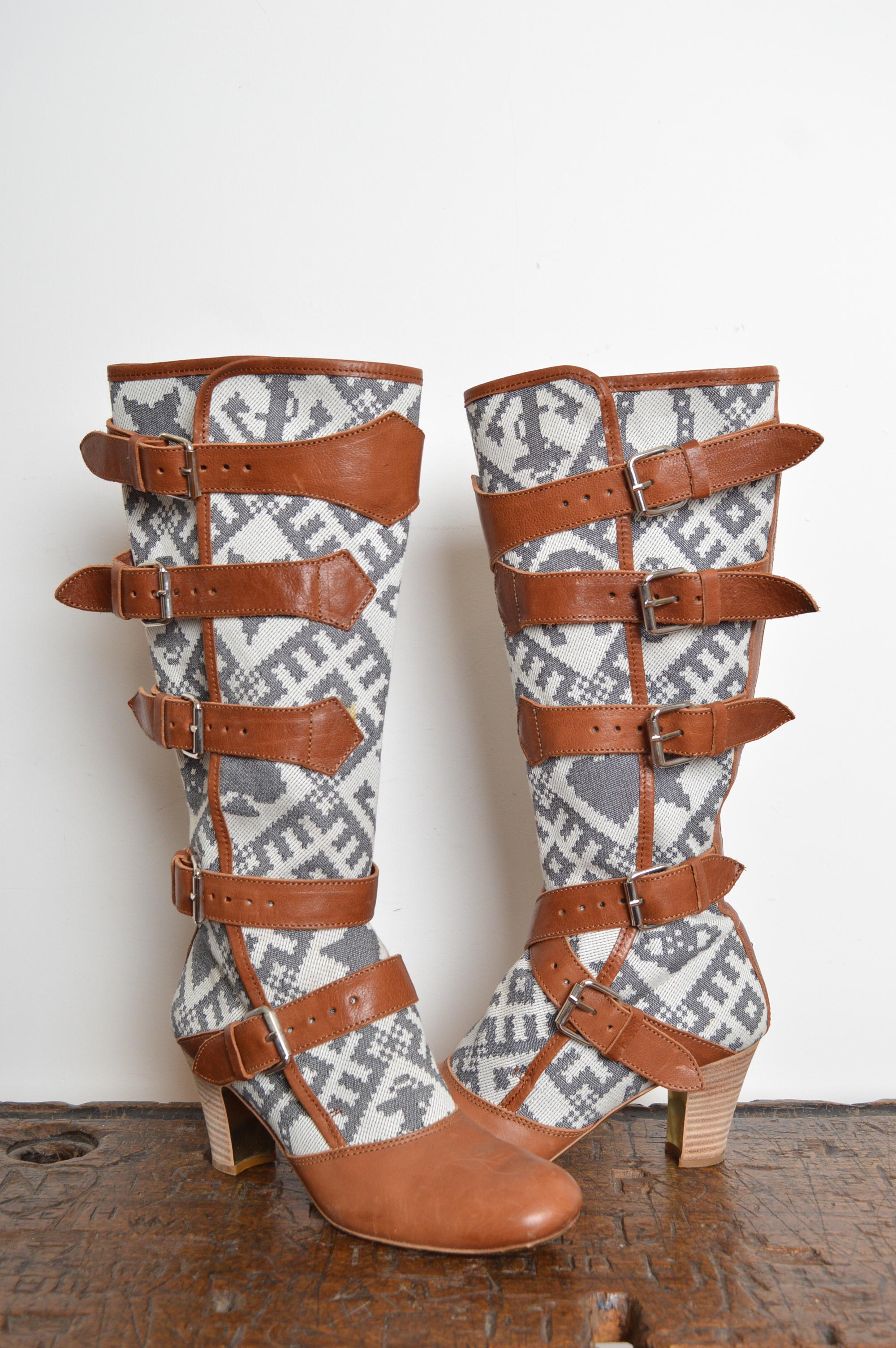 2004 Vivienne Westwood Botas de piel con tacón pirata y tapicería EU 40 / UK 6.5 en venta 10