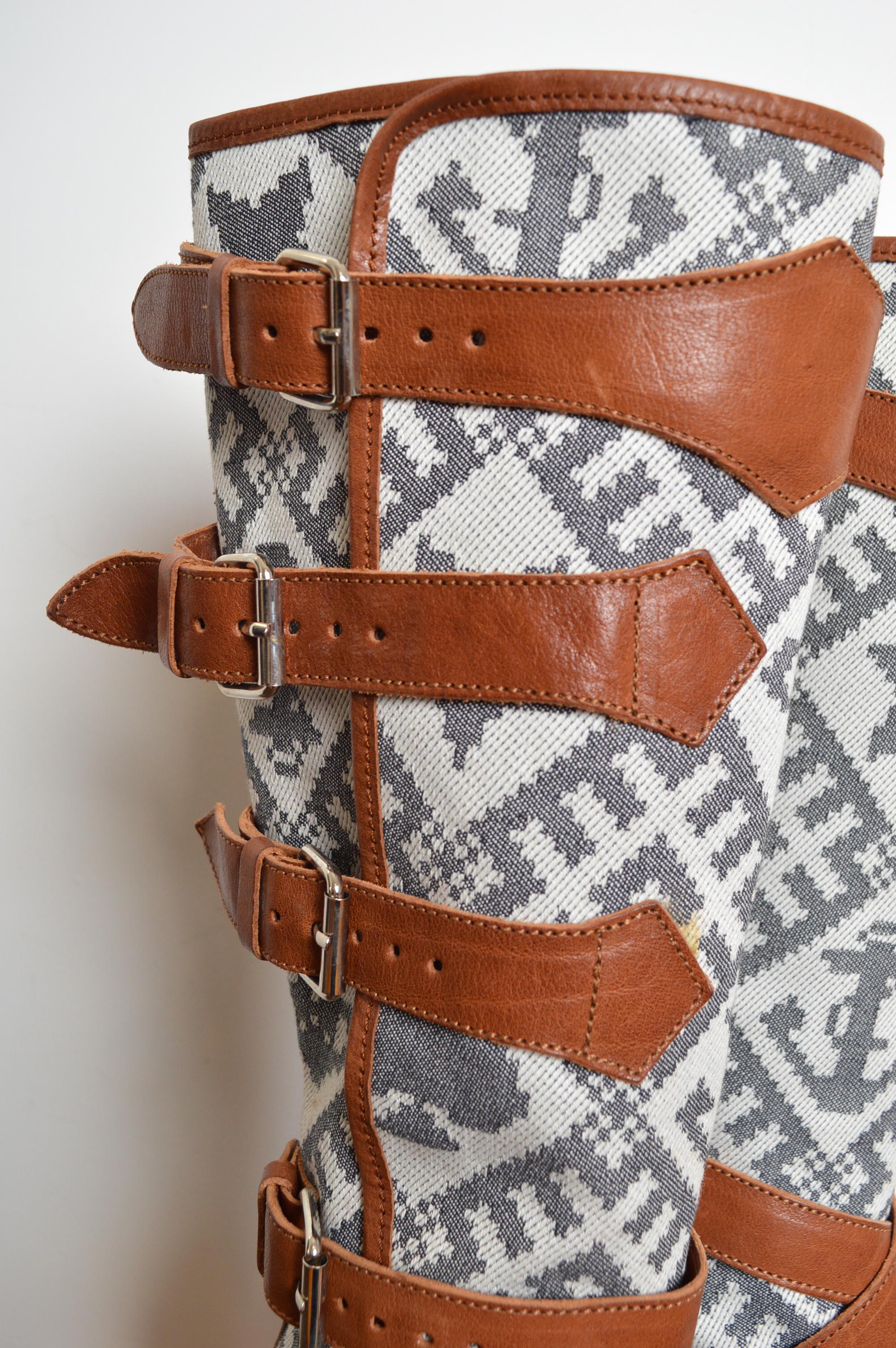 2004 Vivienne Westwood Botas de piel con tacón pirata y tapicería EU 40 / UK 6.5 en venta 4