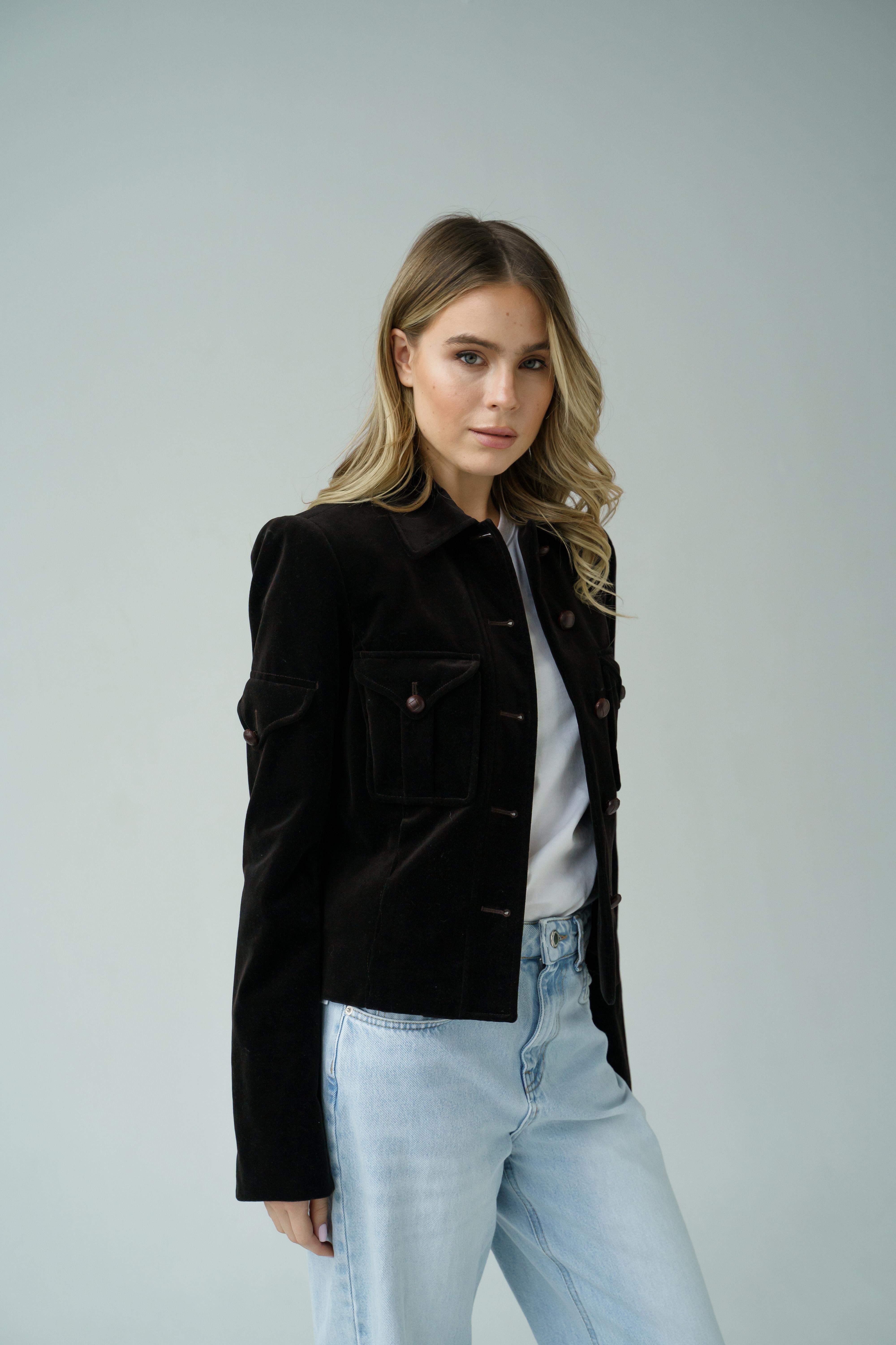 YSL Tom Ford 2004 Yves Saint Laurent Rive Gauche Velvet Jacket
Tom Ford for YSL
Collection: 2004
Country of production: France
YSL style: 130984
Marked Size: 40 Fr
I present you a rare velvet jacket from YVES SAINT LAURENT Rive Gauche by Tom Ford