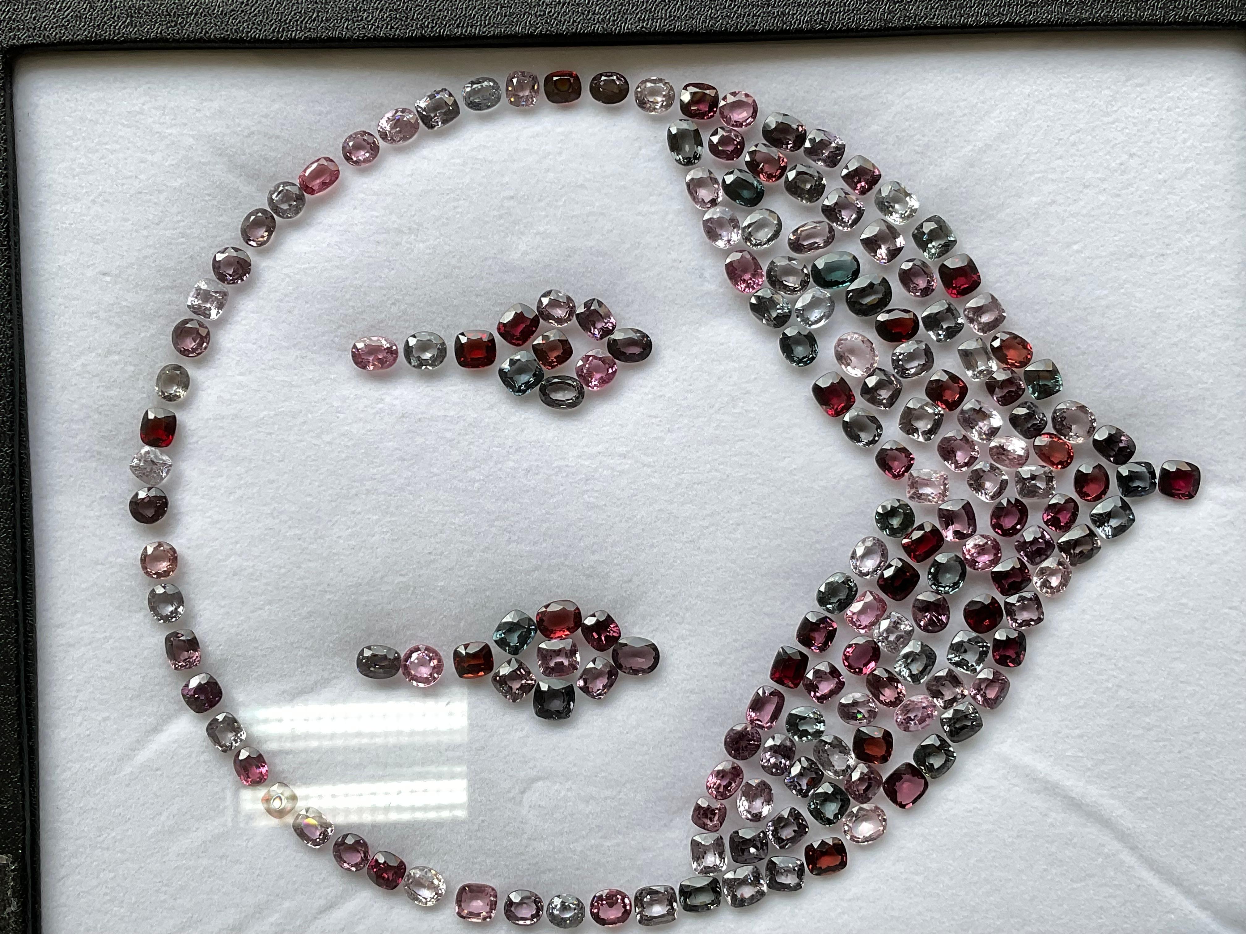 200,40 Karat mehrfarbiger burmesischer Spinell Top Qualität Naturschliff Stein Layout mit natürlichem Schliff im Angebot 4