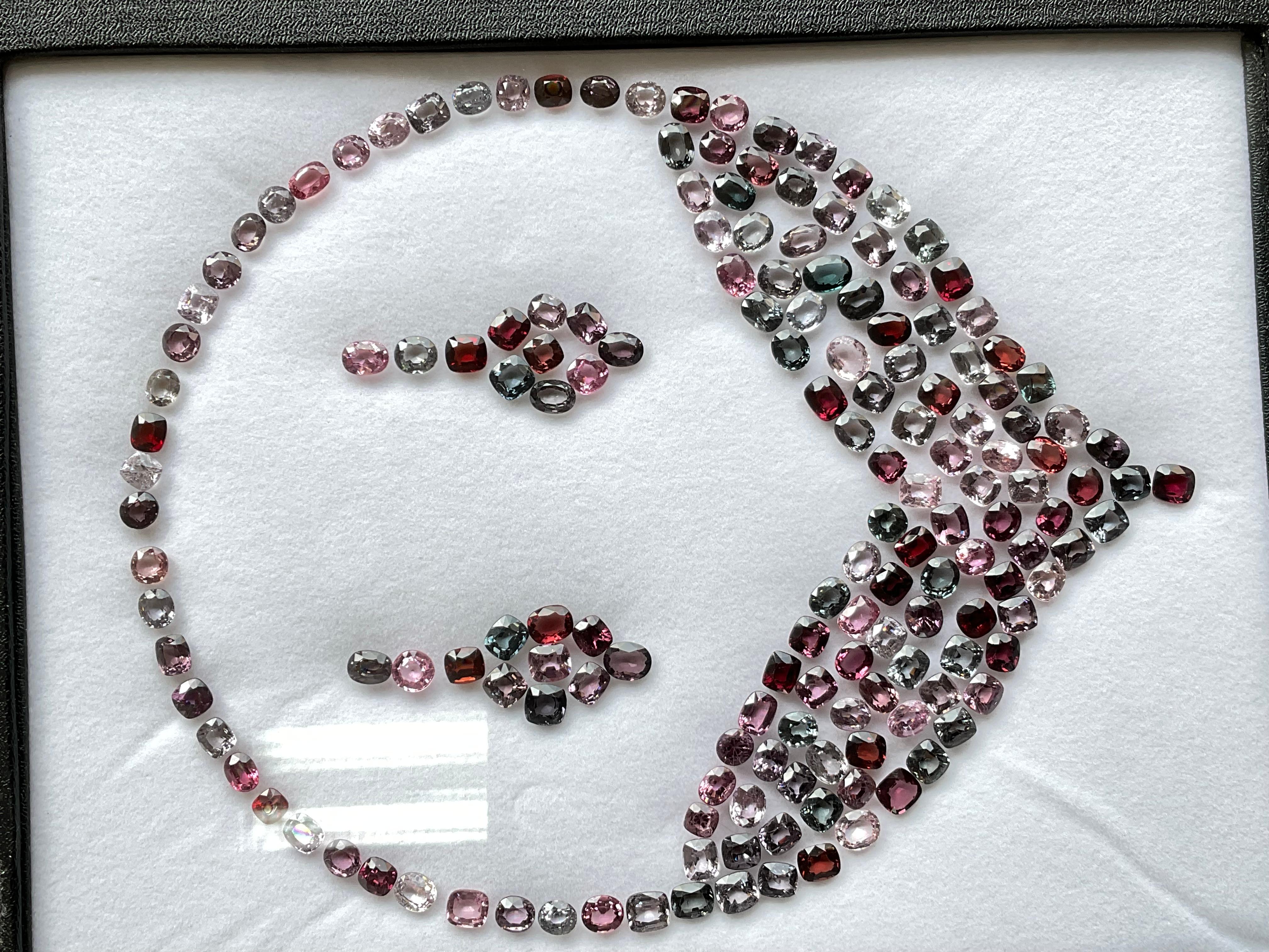 200,40 Karat mehrfarbiger burmesischer Spinell Top Qualität Naturschliff Stein Layout mit natürlichem Schliff im Angebot 5