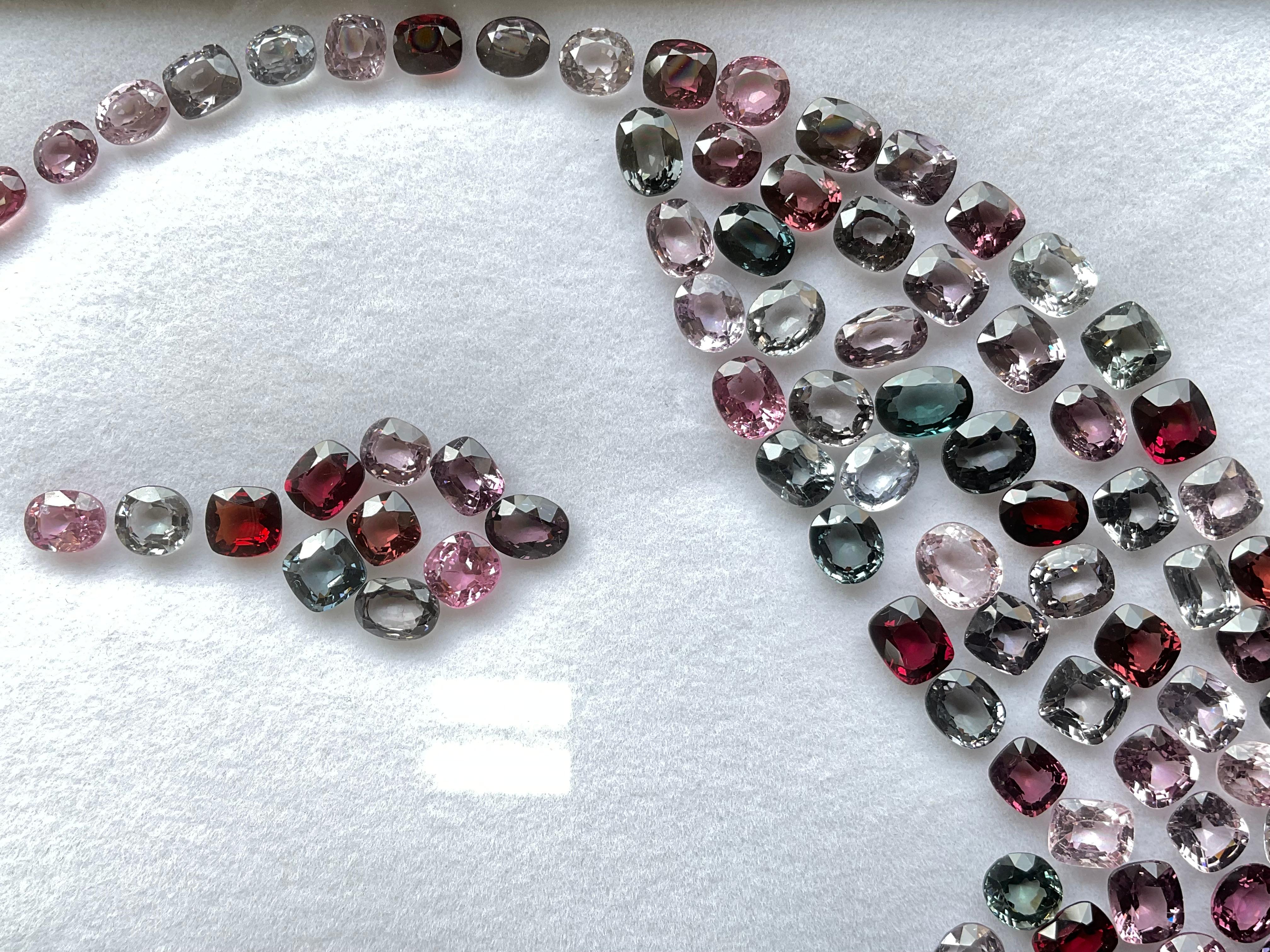 200,40 Karat mehrfarbiger burmesischer Spinell Top Qualität Naturschliff Stein Layout mit natürlichem Schliff im Angebot 2