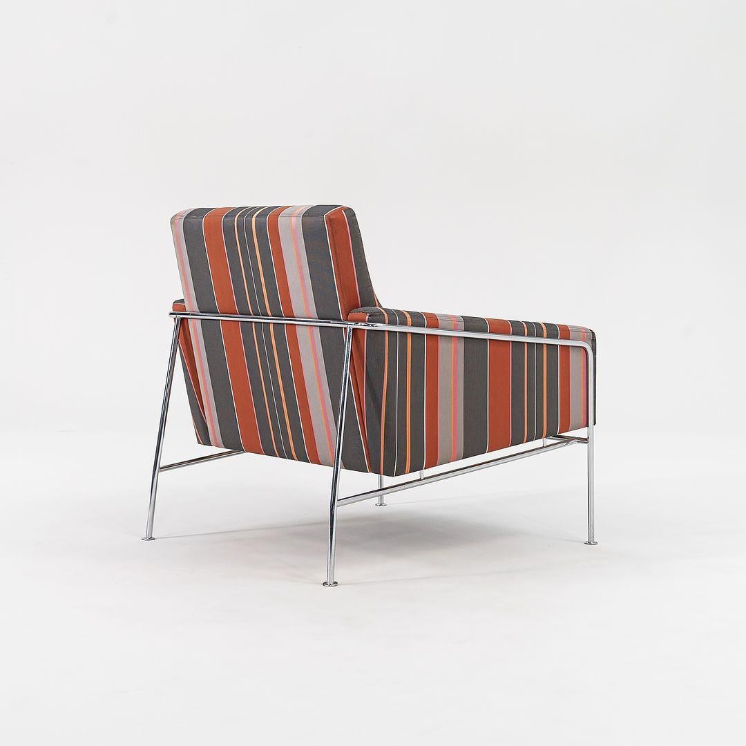 2005 Arne Jacobsen Serie 3300 Easy Loungesessel in Orange-grau gestreiftem Stoff (Schaumstoff) im Angebot