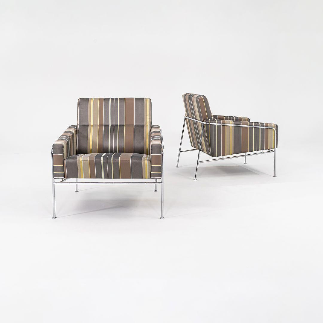 Européen 2005 Arne Jacobsen Series 3300 Easy Lounge Chairs en tissu rayé en vente