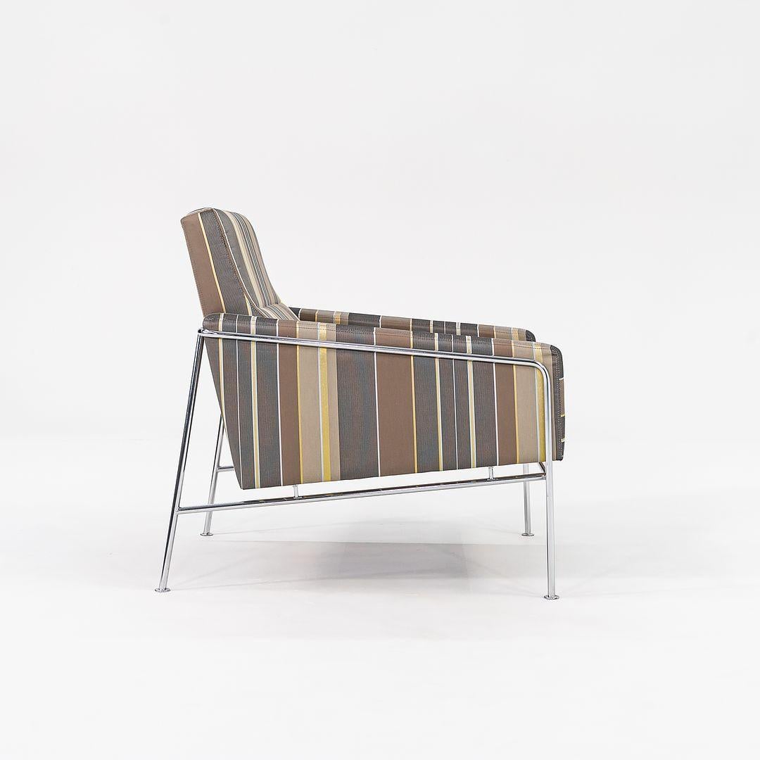 XXIe siècle et contemporain 2005 Arne Jacobsen Series 3300 Easy Lounge Chairs en tissu rayé en vente