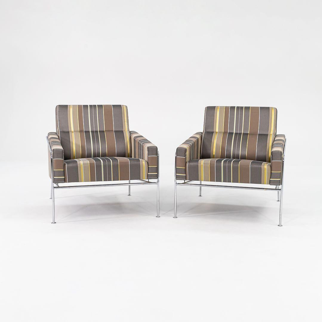 2005 Arne Jacobsen Series 3300 Easy Lounge Chairs en tissu rayé en vente 2