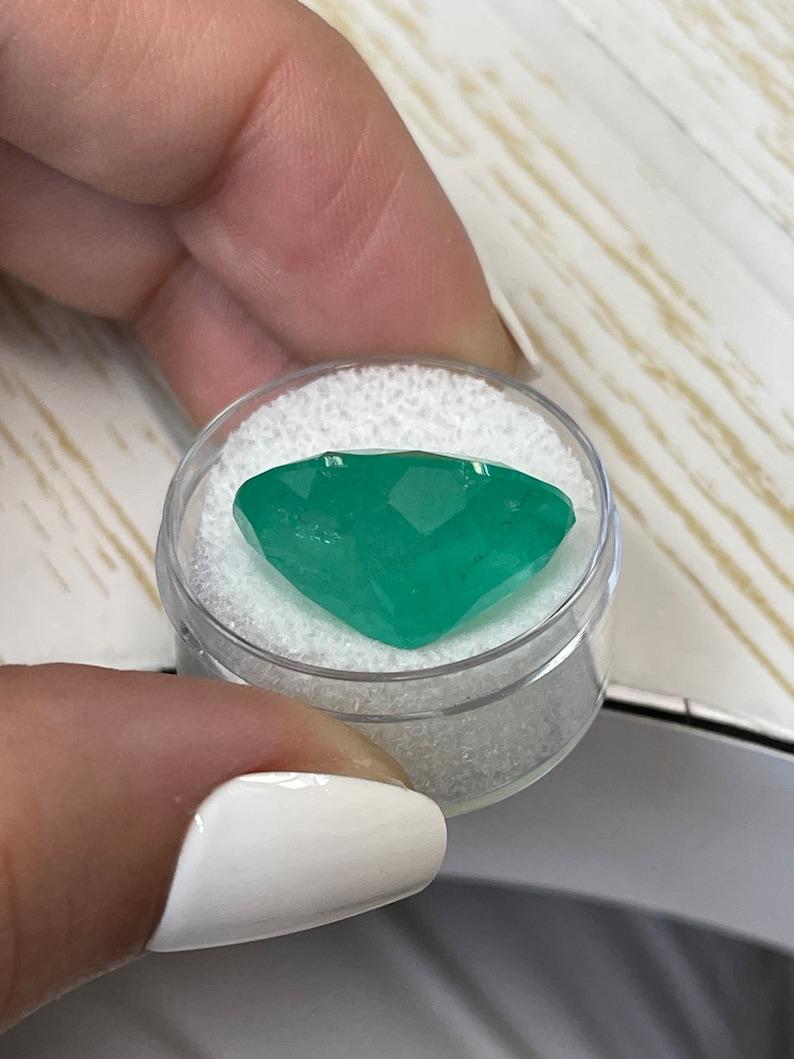da uomo o donna 20,05 carati di enorme smeraldo colombiano verde 21x16 - gemma di maggio dal taglio ovale in vendita