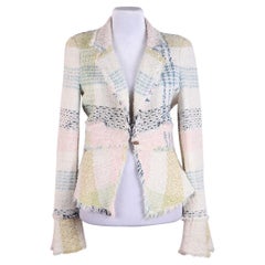 2005 Blazer Chanel en tweed à carreaux multicolores avec broche florale