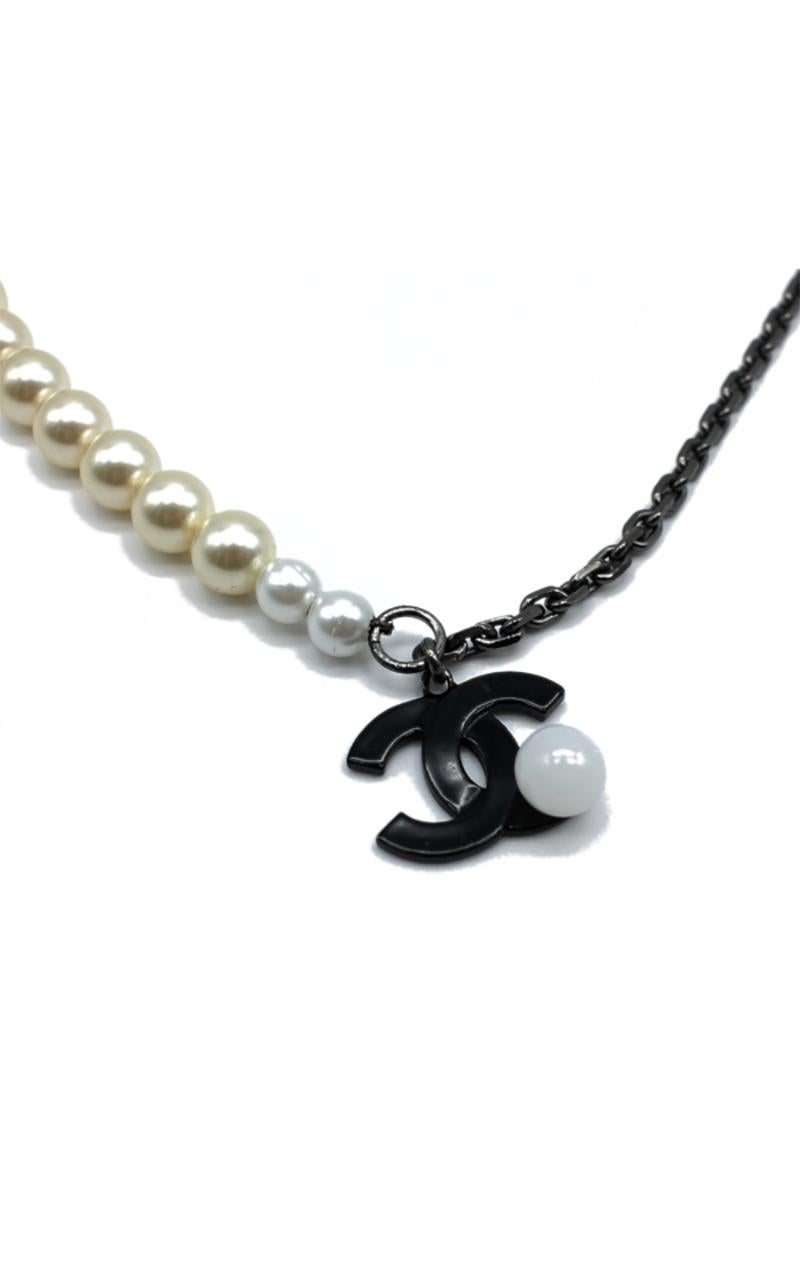 chanel faux pearl cc necklace