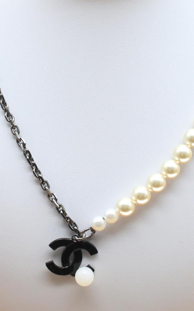 chanel faux pearl necklace