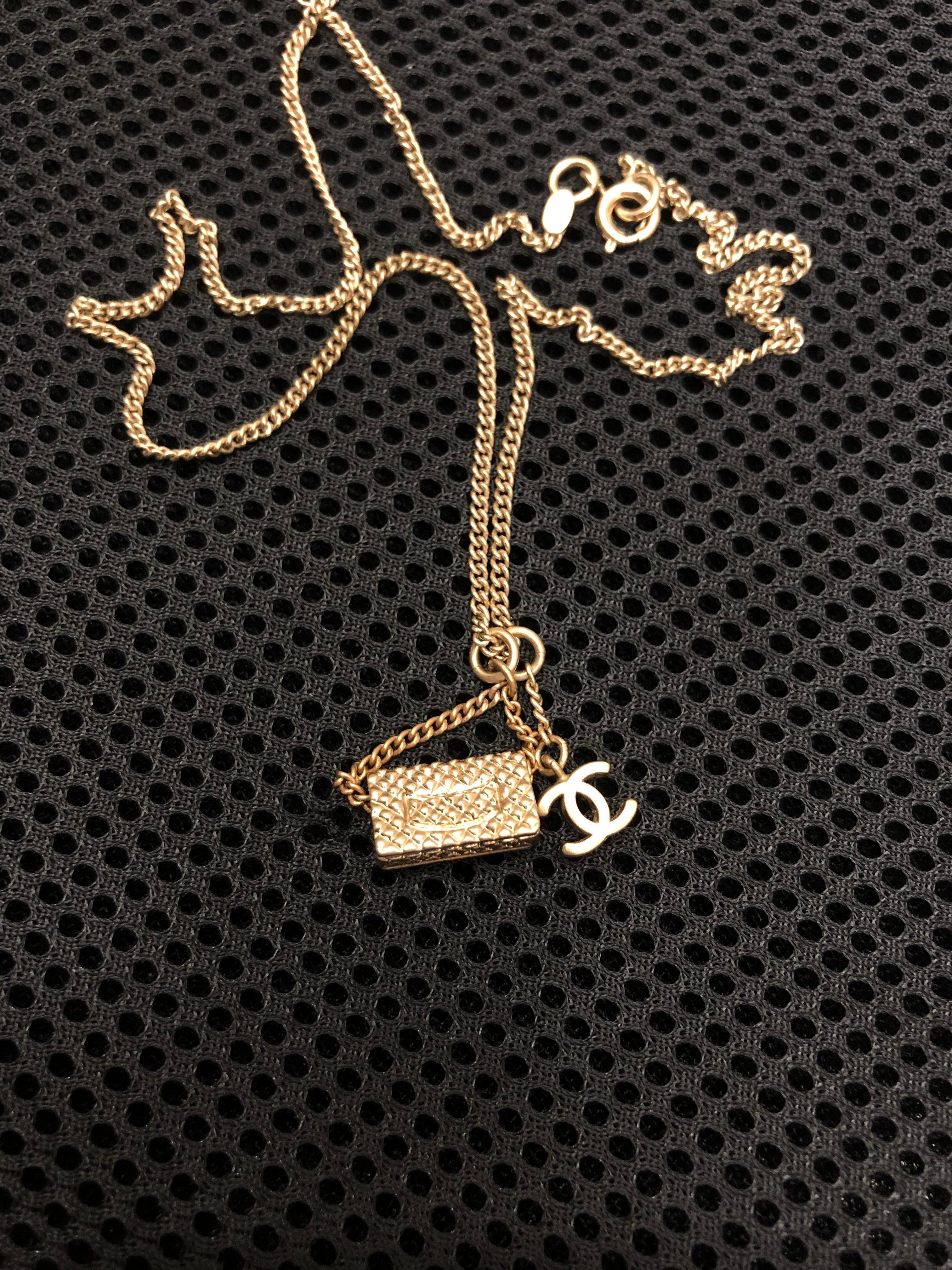 2005 CHANEL Gold Toned Flap Bag CC Chain Necklace Champagne  In Excellent Condition For Sale In Bangkok, TH
