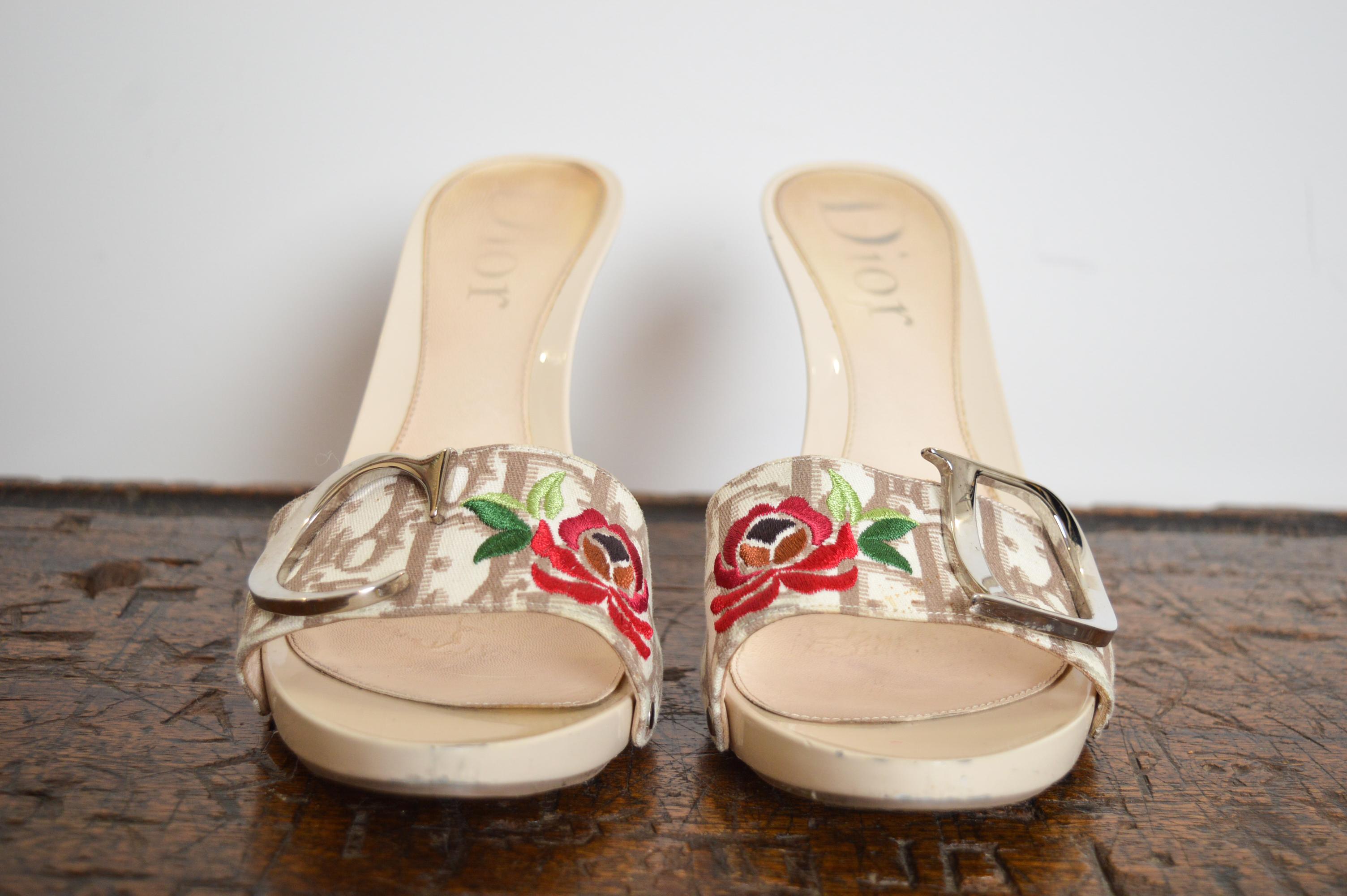 Fabulous 2005 Christian Dior by John Galliano Y2K era 'CD' buckle kitten mules crafted from a cotton Trotter monogram with ornate floral embroidery details !

Features:
Leather inner sole 
Rubber bottoms with Dior imprint
U.K. Size 5 / EU Size