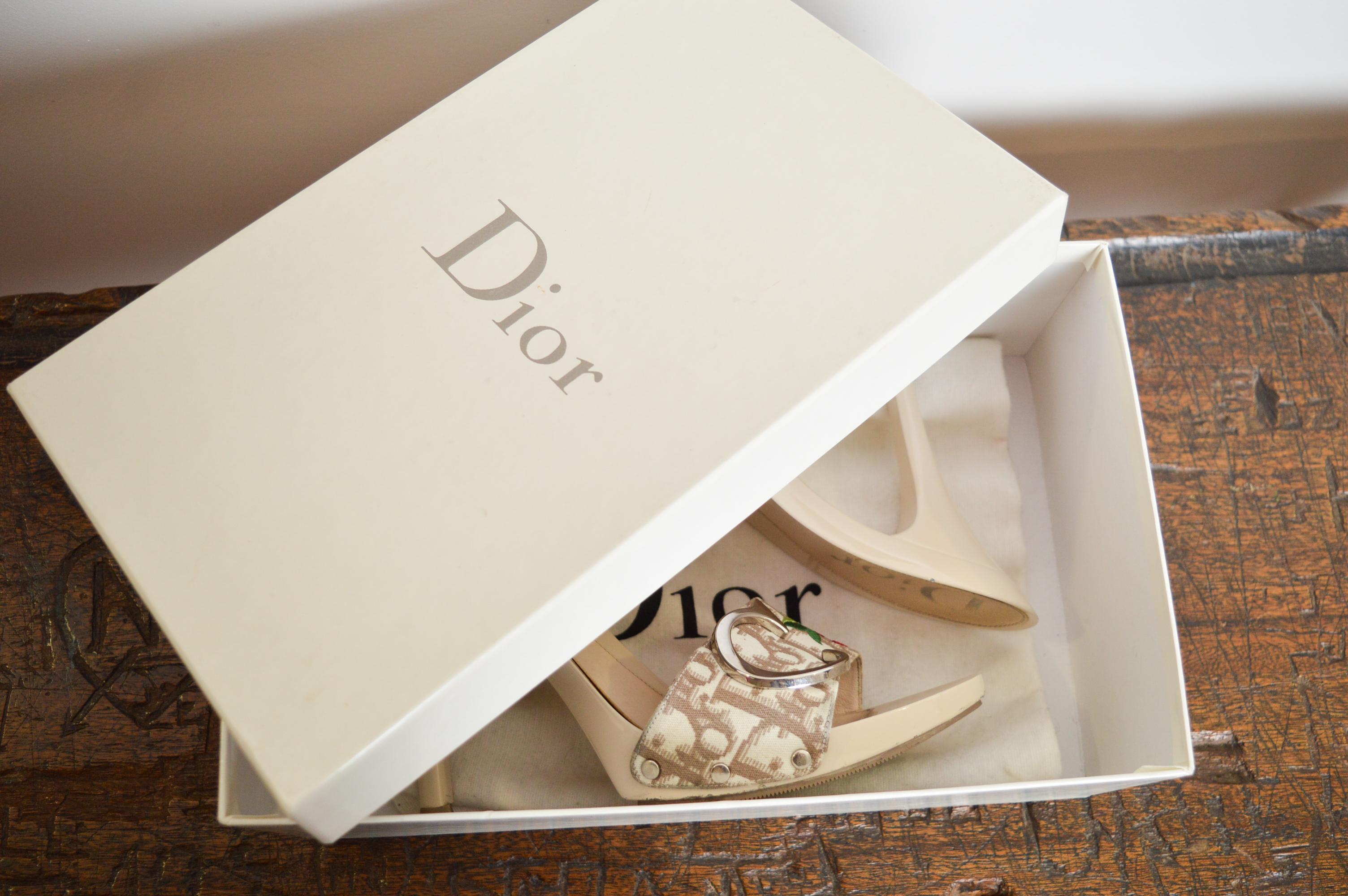Beige 2005 Christian Dior by John Galliano Y2K CD buckle kitten mules high heels For Sale