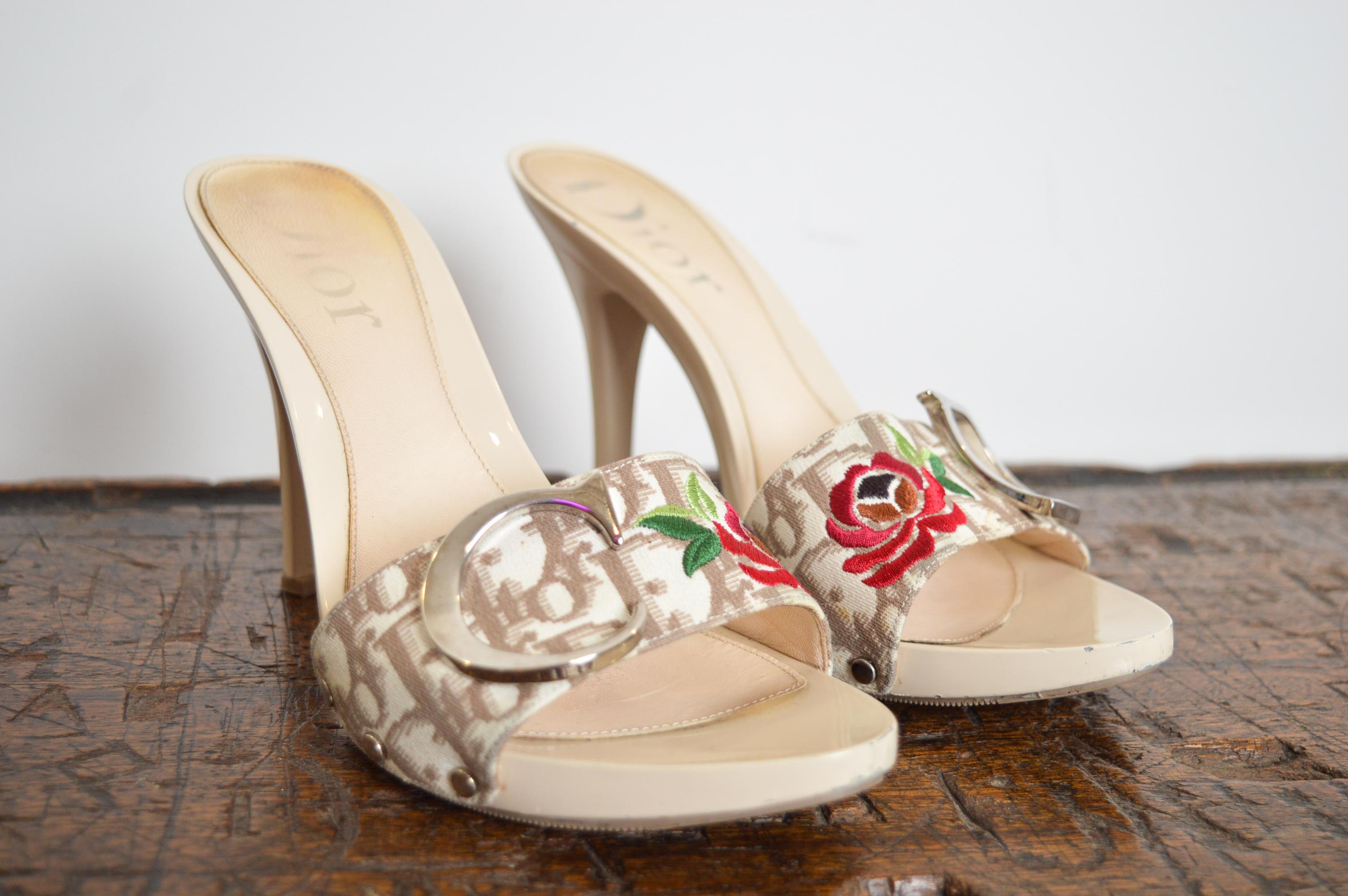 2005 Christian Dior by John Galliano Y2K CD buckle kitten mules high heels In Good Condition For Sale In Sheffield, GB