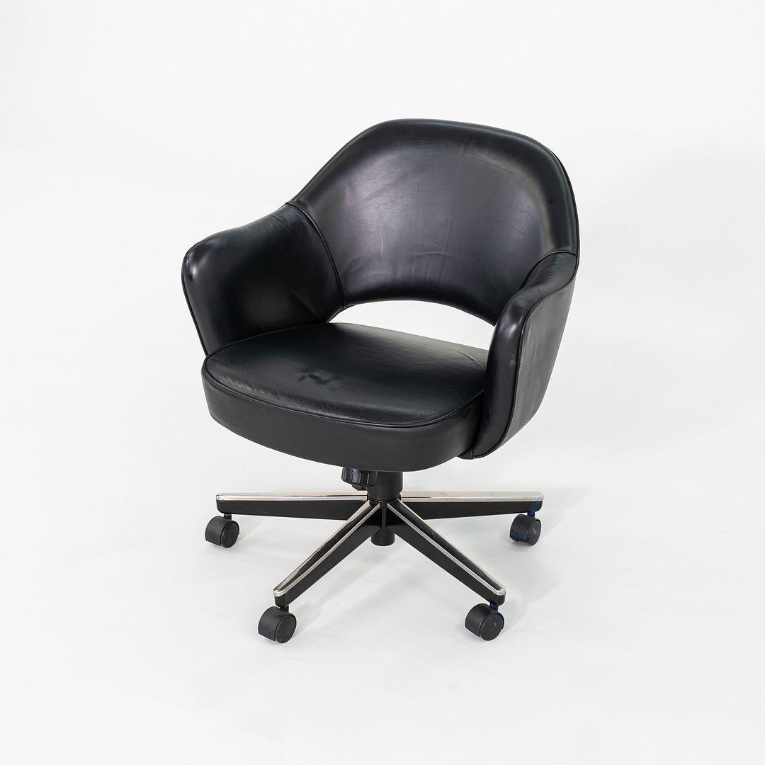2005 Eero Saarinen für Knoll Schreibtischstuhl mit Armlehnen aus schwarzem Leder im Angebot 5