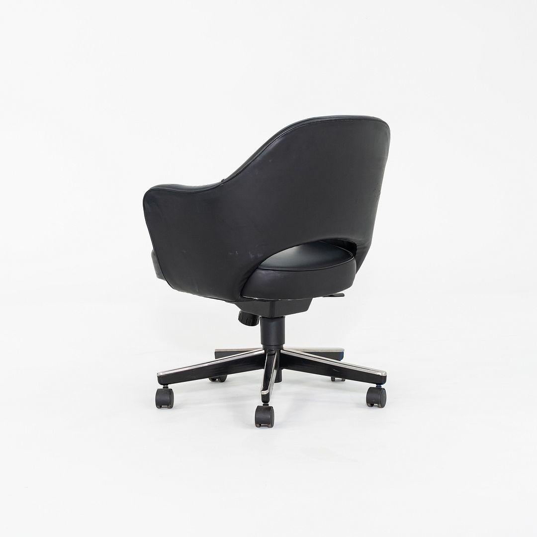 2005 Eero Saarinen für Knoll Schreibtischstuhl mit Armlehnen aus schwarzem Leder (amerikanisch) im Angebot