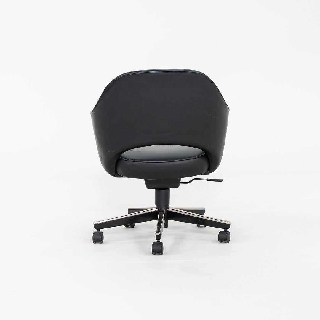 2005 Eero Saarinen für Knoll Schreibtischstuhl mit Armlehnen aus schwarzem Leder im Zustand „Gut“ im Angebot in Philadelphia, PA