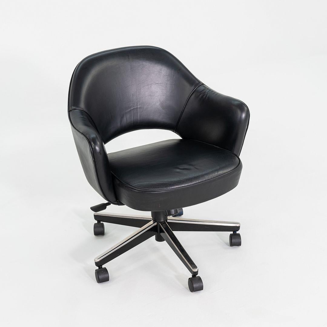 2005 Eero Saarinen für Knoll Schreibtischstuhl mit Armlehnen aus schwarzem Leder im Angebot 2