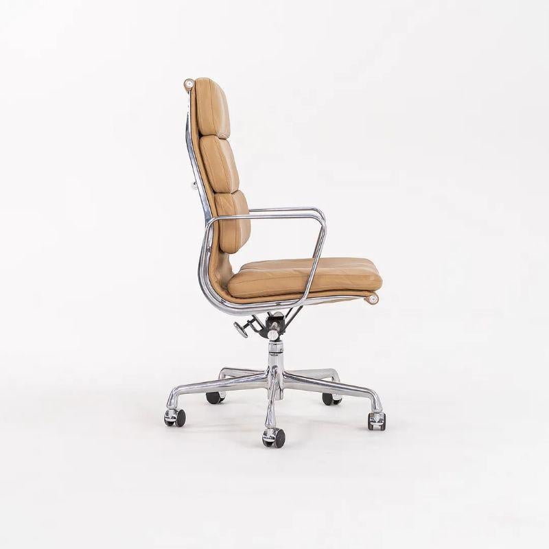Moderne 2005 Chaises de bureau de direction Eames Soft Pad d'Herman Miller en cuir fauve en vente